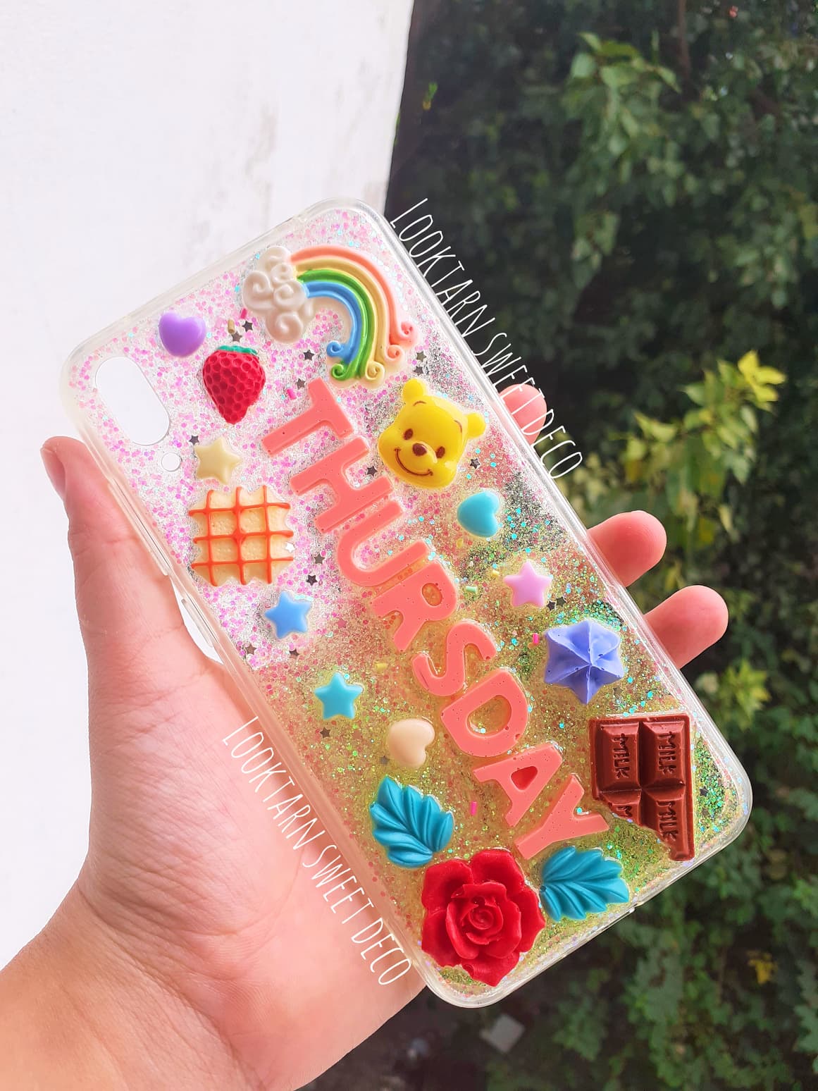 เคสเรซิ่นกากเพชรสีขาว-เหลือง อีกษรสีส้ม