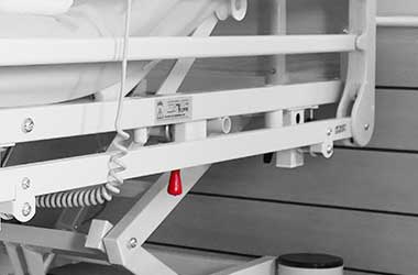 ชุดเตียงผู้ป่วยไฟฟ้า PANTOGRAPHE 3/4 หัว และท้ายเตียงสามารถถอดออกได้ (ปรับเตียงต่ำสุด 24 ซม.) + พร้อมที่นอนโฟมป้องกันแผลกดทับ MERCURY หนา 15 ซม. + ชุดผ้าปูที่นอน + ผ้ายางกันเปื้อน