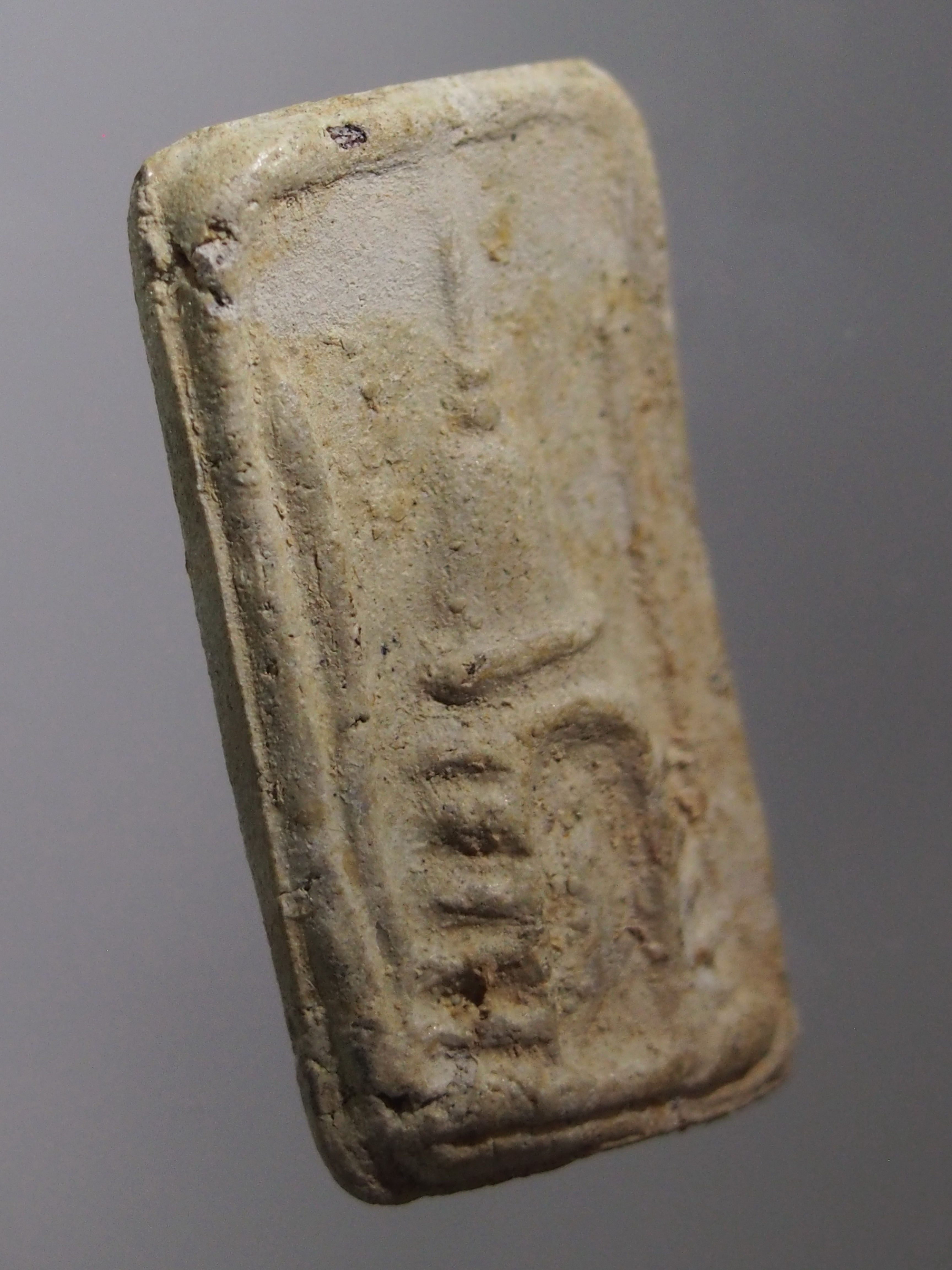 Antig on TT 009 พระสมเด็จเนื้อผง พิมพ์พระเจดีย์ ด้านหลัง กดโค๊ต ไม่ทราบ่ที่