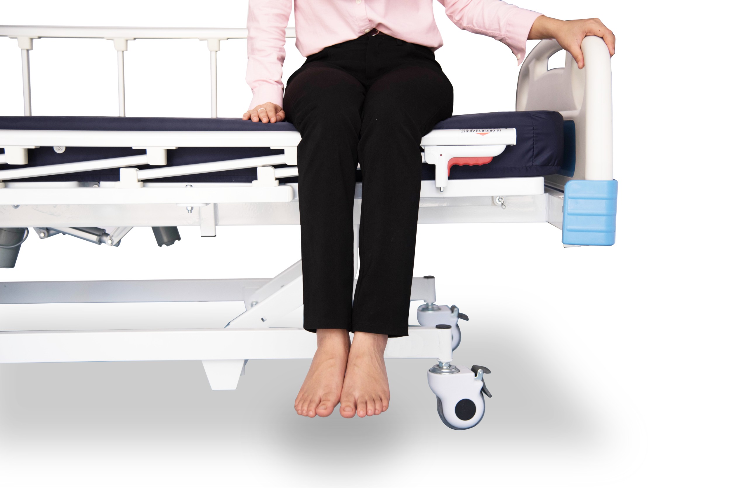 เตียงผู้ป่วยปรับไฟฟ้า 4 ฟังก์ชั่น SUPER LOW หัวท้าย ABS ราวสไลด์ I ปรับเตียงต่ำพิเศษ 35 ซม.+ แถมพิเศษ ฟูกที่นอน 4 ตอน + ชุดผ้าปูที่นอน ปลอกหมอน + ผ้ายางกันเปื้อน