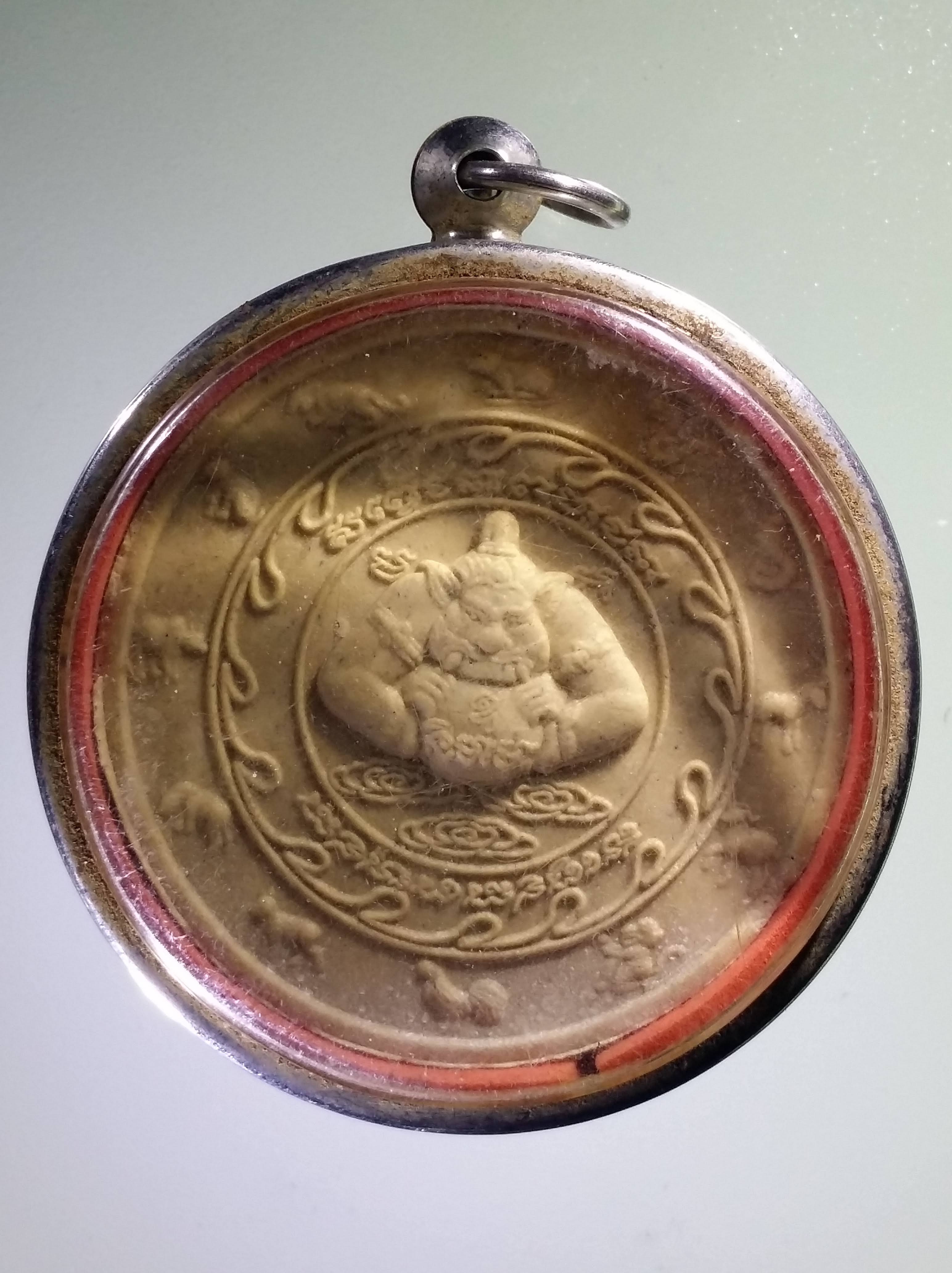 รหัสสินค้า จตุคามรามเทพ 421 พระเทวราชโพธิสัตว์จตุคามรามเทพ หลังพญาราหู ไม่ทราบรุ่น เนื้อว่านขาว มีตลับสแตนเลส พร้อมแขวนบูชาครับ