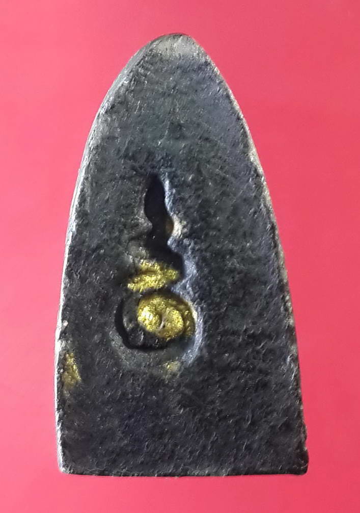 รหัสสินค้า หลวงปู่ทวด วัดต่างๆ 085 หลวงปู่ทวด หลังอุ วัดช้างให้ จังหวัดปัตตานี เนื้อดินเผา ลงรักปิดทอง พระรายการนี้ให้เช่าบูชาแล้ว