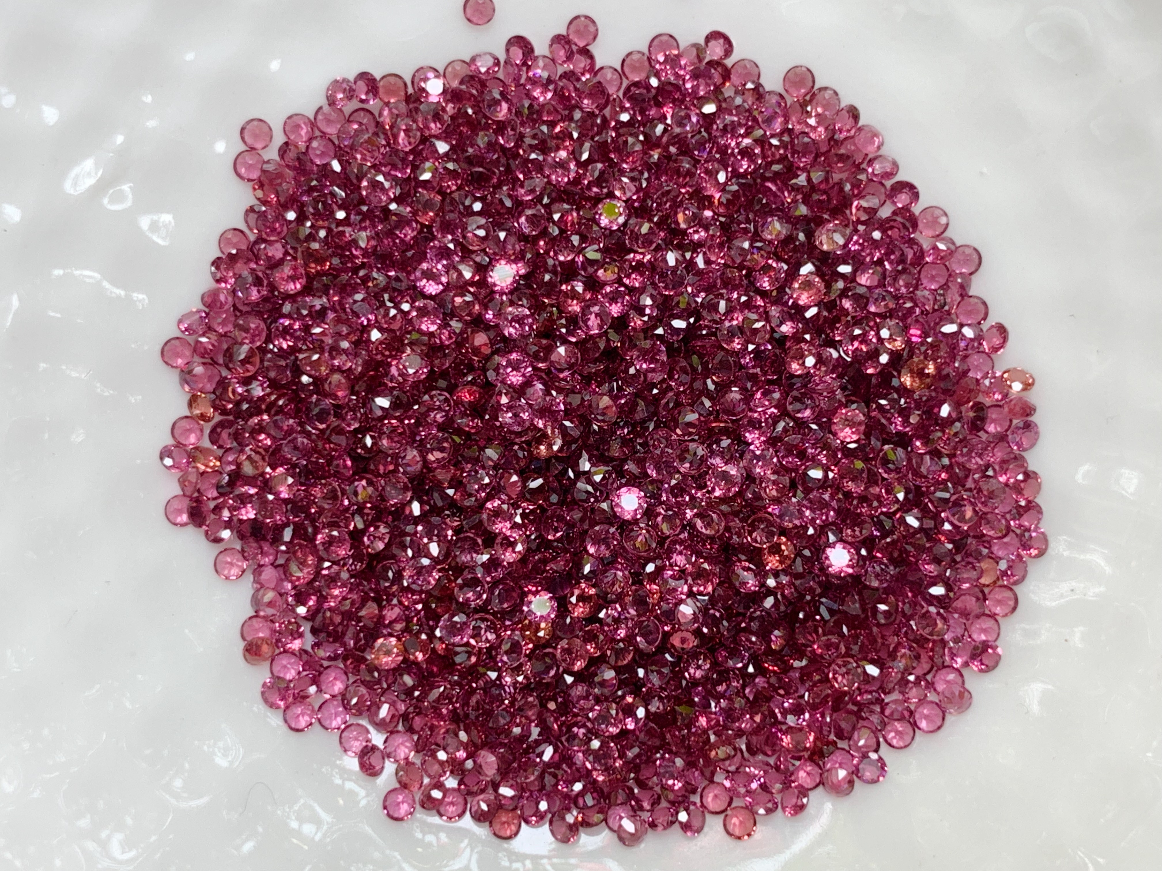 Rhodolite โรโดไลท์กลม 1.5 มม. 5 กะรัต