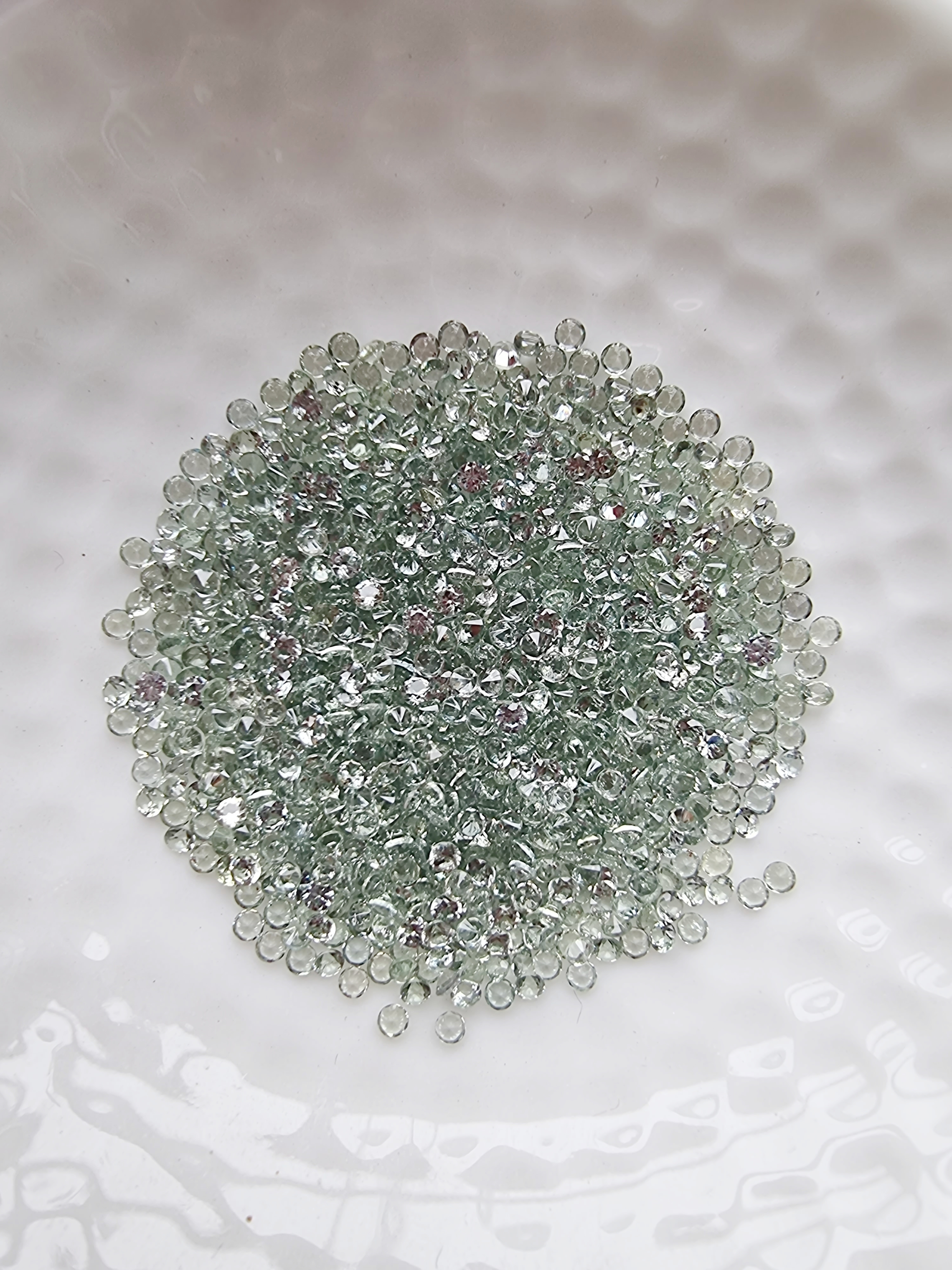 เขียวส่องกลม 1.7 มม. 1 กะรัต