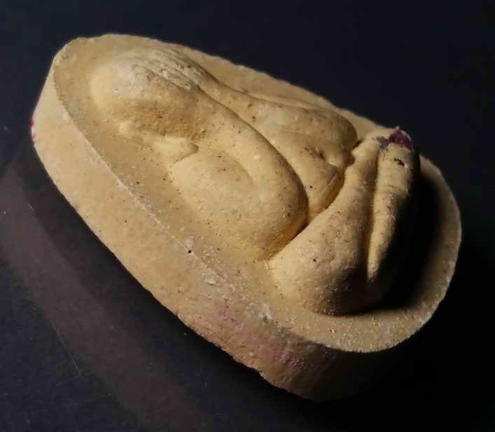 รหัสสินค้า พระปิดตา ทั่วไป 063 พระปิดตาโรยแร่รัตนชาติ หลวงปู่อินทร์คำ วัดไชยสถาน พุทธเจดีย์เก้ายอด จังหวัดเชียงใหม่ พระรายการนี้ให้เช่าบูชาแล้ว