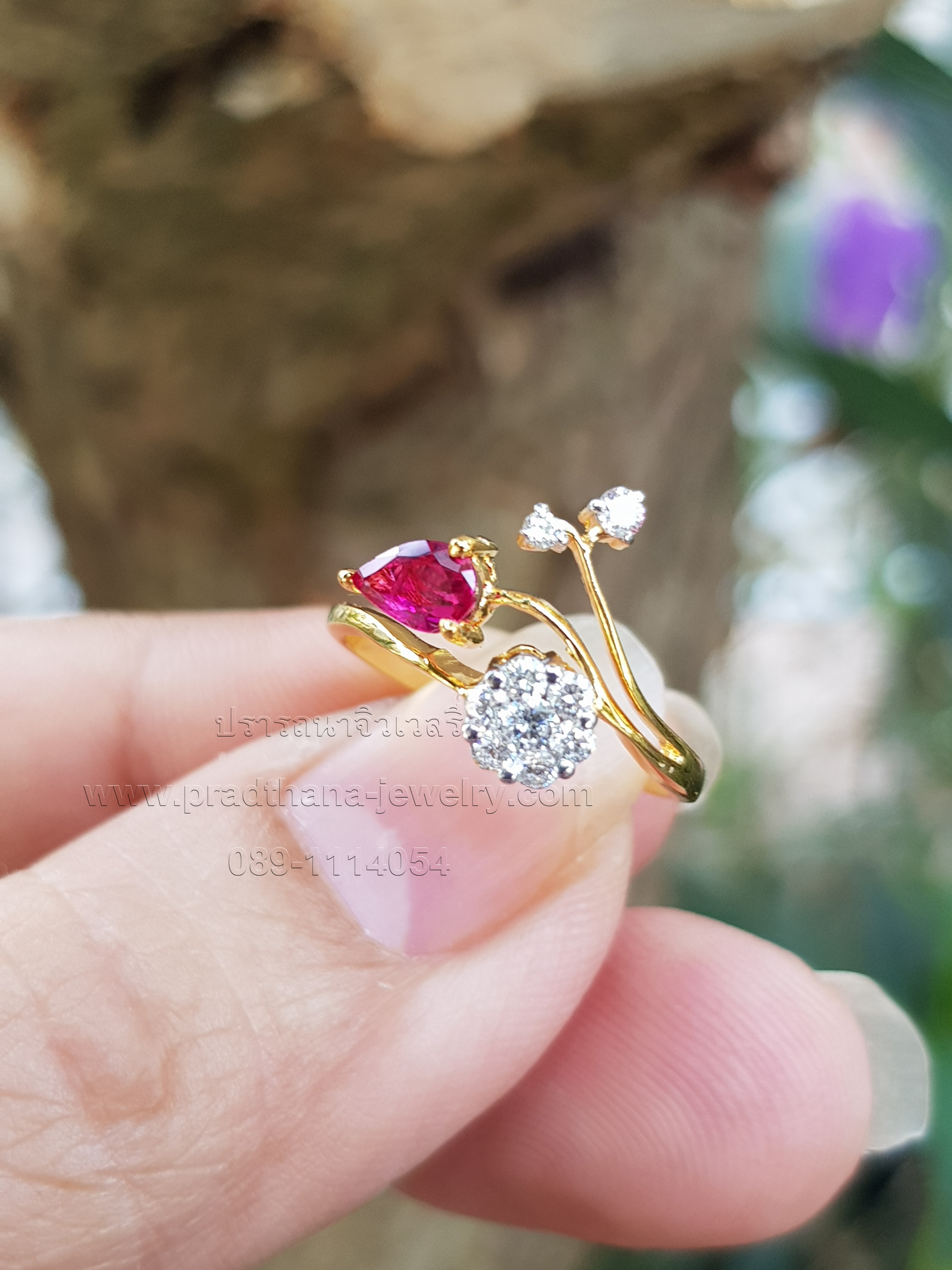 แหวนดอกไม้ก้านพลิ้วทับทิมเพชร **จองแล้ว**