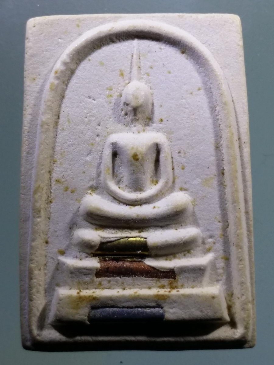 รหัสสินค้า พระเนื้อดิน เนื้อผง เนื้อว่าน 9355 พระสมเด็จเนื้อผง ฝังตะกรุดสามกษัตริย์ หลวงพ่อคูณ วัดบ้านไร่ อำเภอด่านขุนทด จังหวัดนครราชสีมา สร้างปี 2536