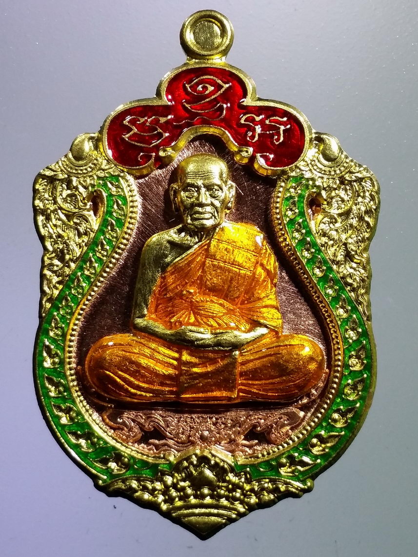 รหัสสินค้า พระมีกล่อง 2083 เหรียญเสมาสิงห์พยัคฆ์พันล้าน เนื้อทองแดง หน้ากากและขอบทองทิพย์ ลงยาเขียว ซุ้มแดง หลวงพ่อพัฒน์ วัดห้วยด้วน อำเภอหนองบัว จังหวัดนครสวรรค์ ตอกโค๊ต หมายเลข ๑๖๐๐
