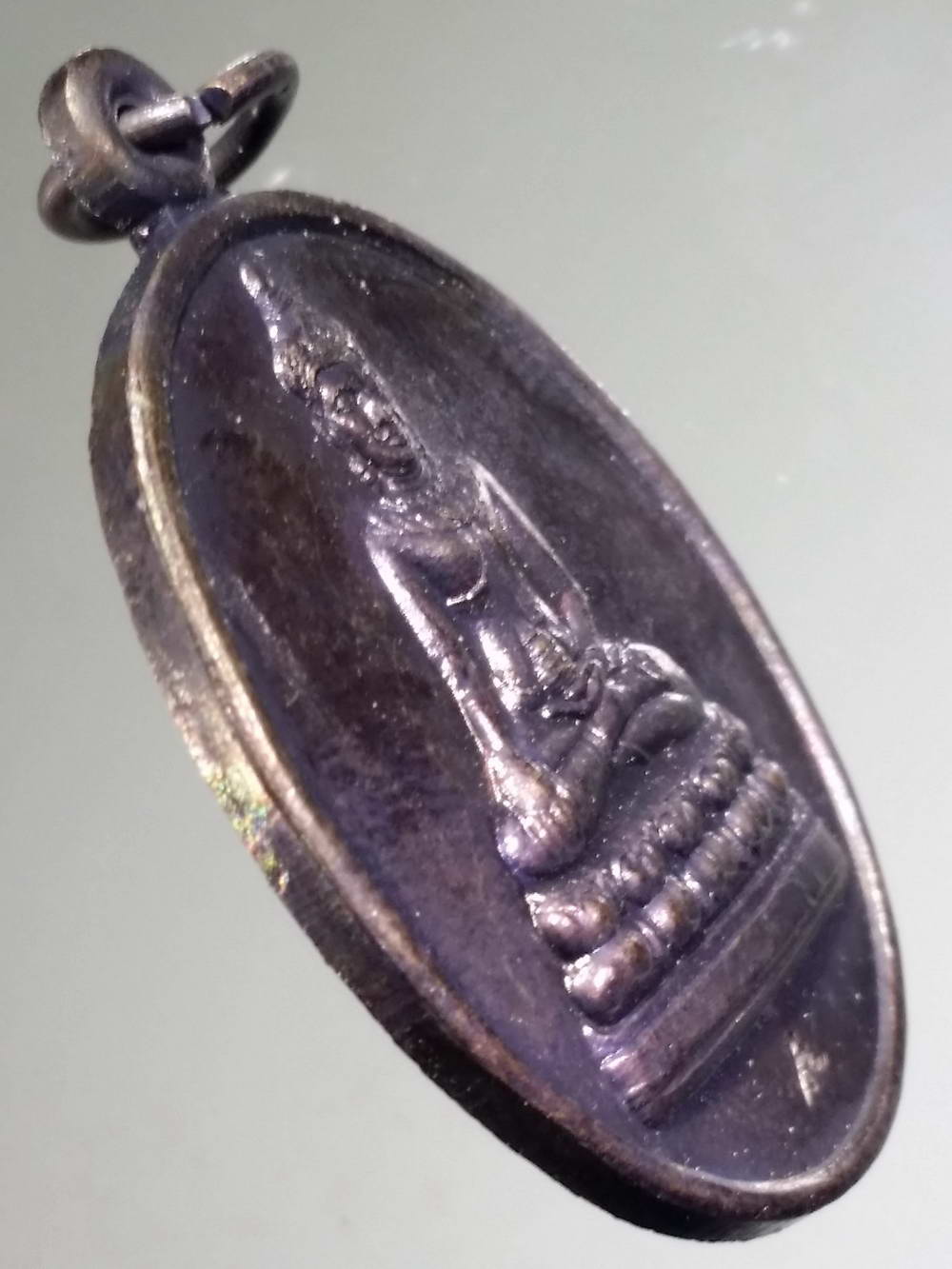 รหัสสินค้า พระมีกล่อง 175 เหรียญพระพุทธสุรินทร์ภักดี เนื้อทองแดงรมดำ จังหวัดสุรินทร์ สร้างปี 2541 พระรายการนี้ให้เช่าบูชาแล้ว