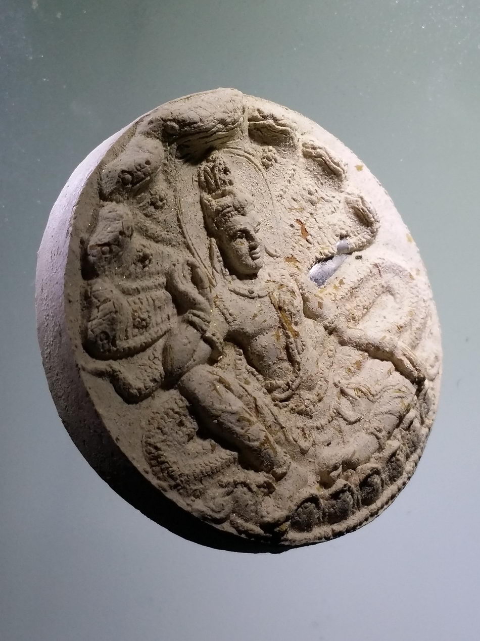 รหัสสินค้า จตุคามรามเทพ 892 พระเทวราชโพธิสัตว์จตุคามรามเทพ รุ่นรวยวัน รวยคืน พิธีมหาพุทธาภิเษก เทวาภิเษก ณ.วัดพระมหาธาตุวรมหาวิหาร จังหวัดนครศรีธรรมราช สร้างปี 2550 เนื้อว่านขาวฝังตะกรุด