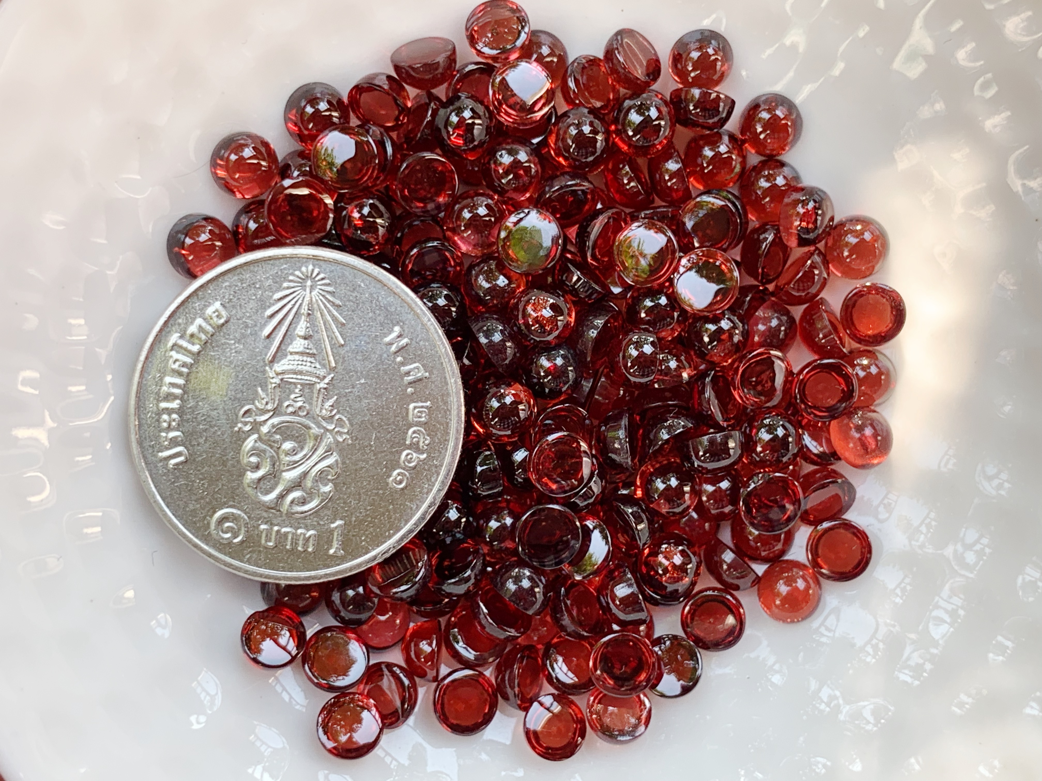 โกเมนกลมหลังเบี้ย 4.0 มม. 10 กะรัต