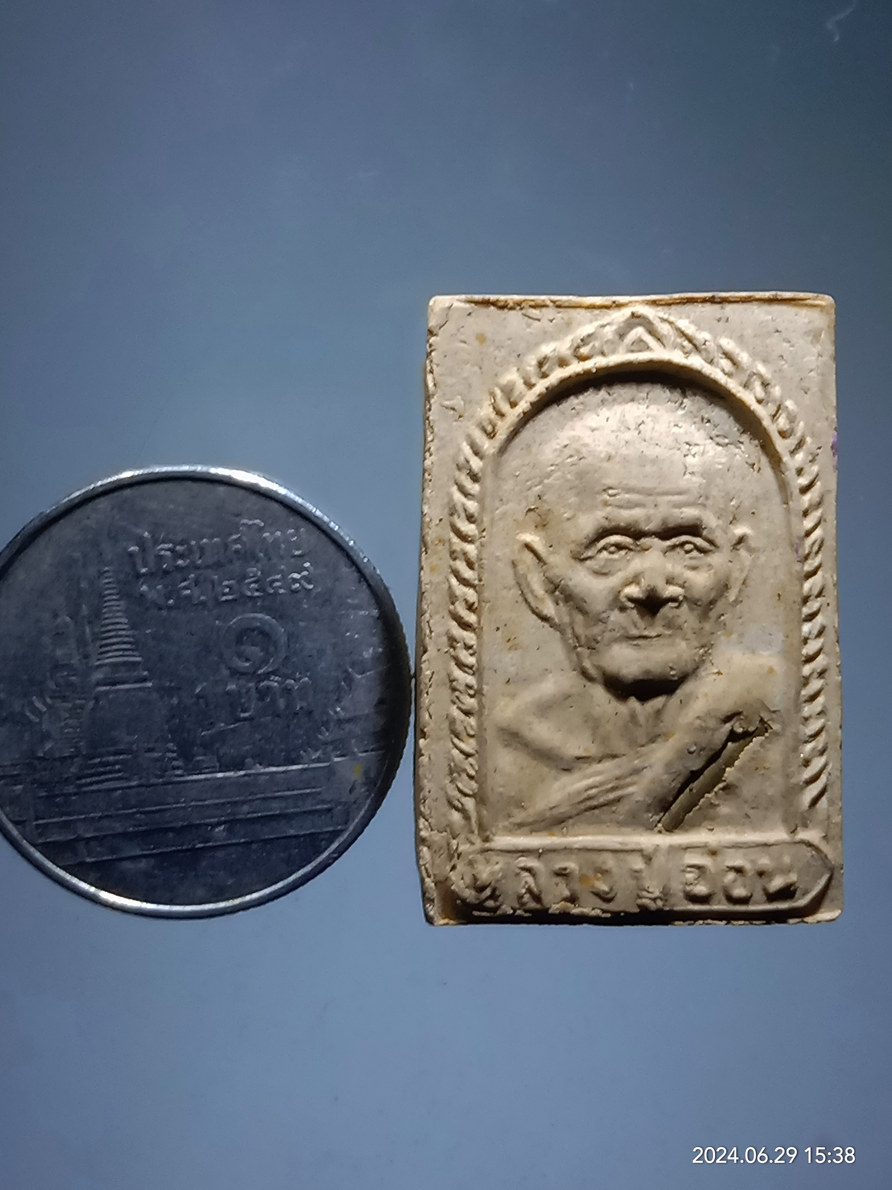 รหัสสินค้า พระเนื้อดิน เนื้อผง เนื้อว่าน 440 พระผงรูปเหมือน ฝังตะกรุด หลวงปู่อ่อน วัดเนินมะเกลือวนาราม อำเภอวังทอง จังหวัดพิษณุโลก