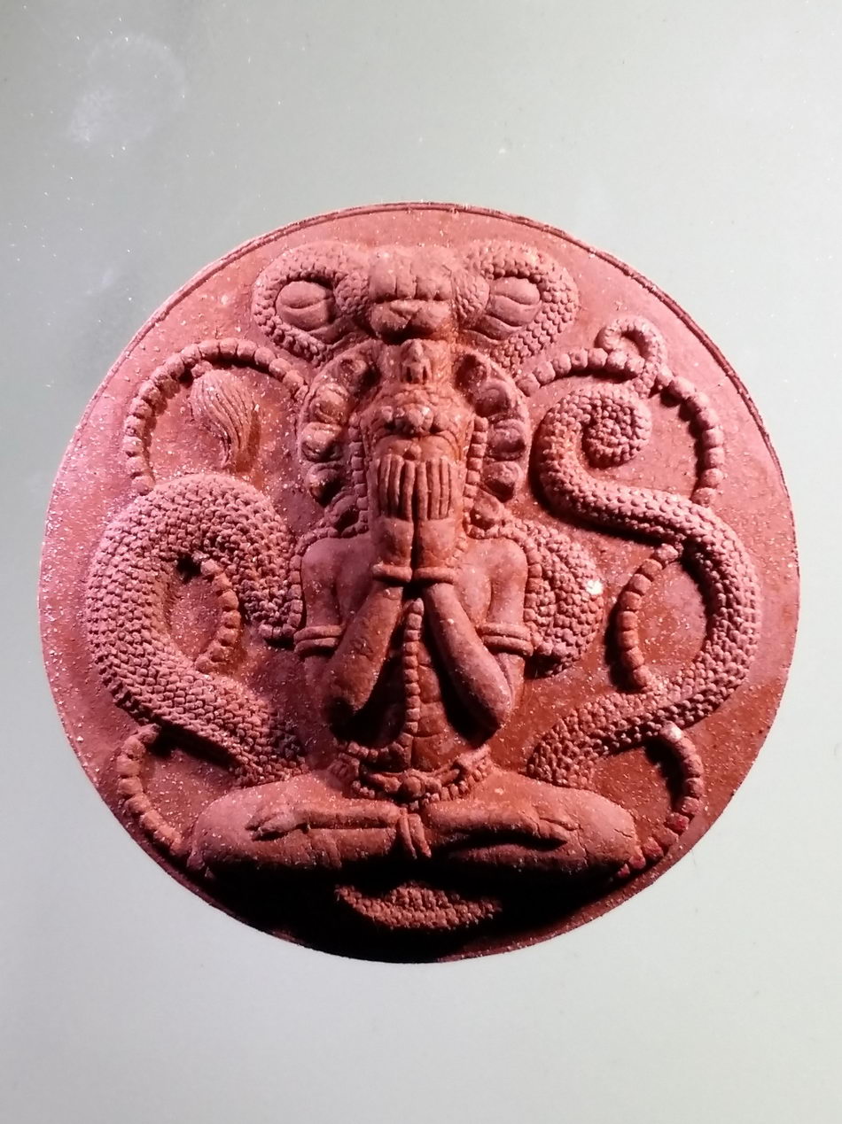 รหัสสินค้า จตุคามรามเทพ 965 พระเทวราชโพธิสัตว์จตุคามรามเทพ รุ่นมหาจักรพรรดิศรีวิชัยสุวรรณภูมิ เนื้อมหาว่าน 108 หมายเลข ๖๗๔๖