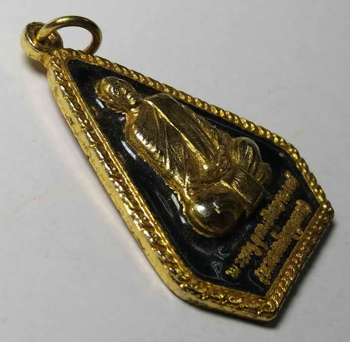 รหัสสินค้า กาญจนบุรี 025 เหรียญกะไหล่ทองลงยา หลวงพ่ออุตตมะ วัดวังก์วิเวการาม อำเภอสังขละบุรี จังหวัดกาญจนบุรี ที่ระลึกอายุครบ 80 ปี สร้างปี 2533