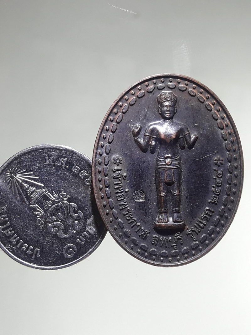 รหัสสินค้า เทพจีน - เทพฮินดู 134 เหรียญทองแดงรมดำ เจ้าพ่อพระกาฬ ลพบุรี รุ่นแรกสร้างปี 2544 หลังพระปรางค์สามยอด ตอกโค๊ต ด้านหน้า