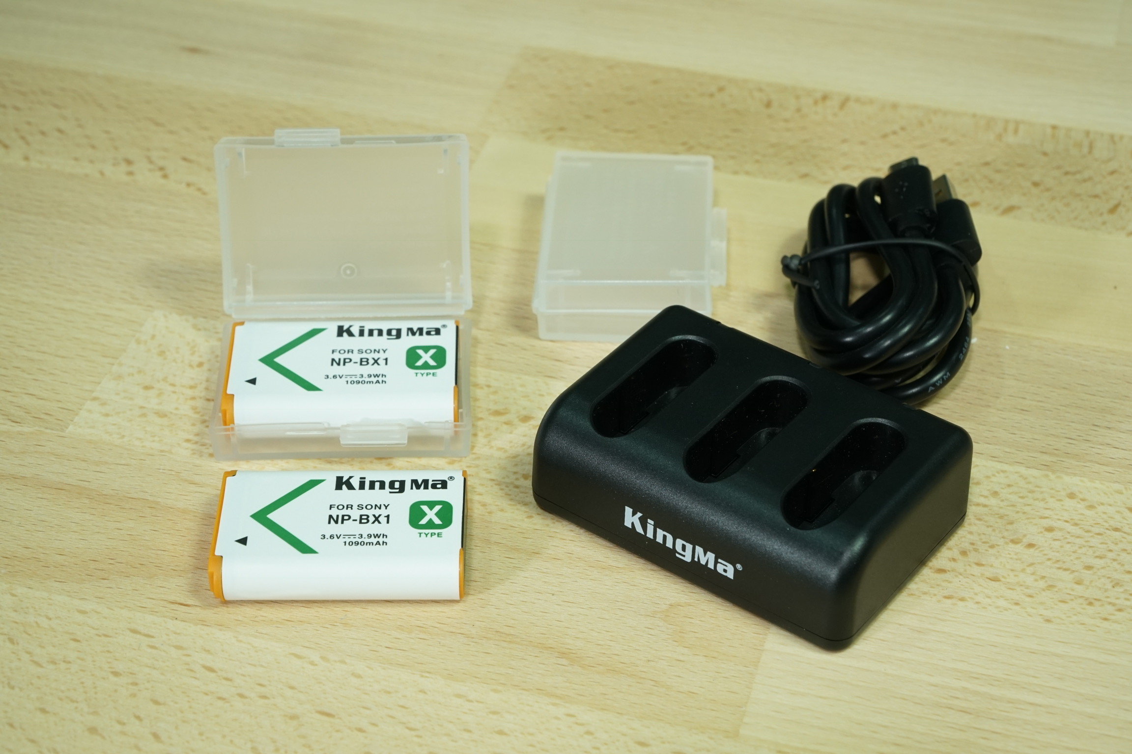 Kingmaแท่นชาร์จแบบ3ก้อน + แบตเตอรี่ Sony NP-BX1 2ก้อน ใช้กับกล้องSony รุ่นZV1 และ RX100