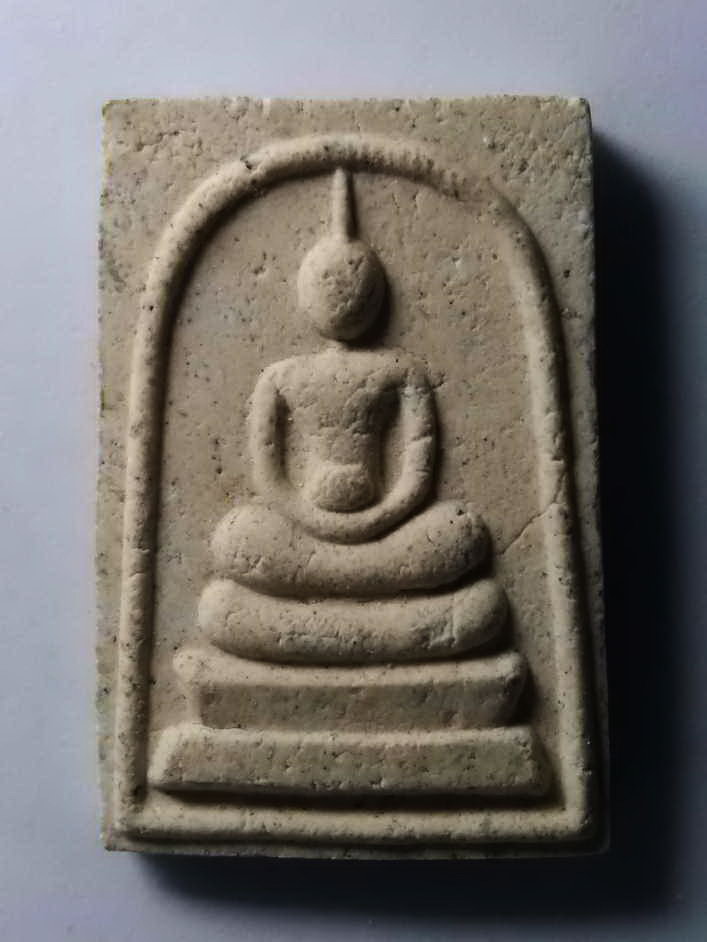 รหัสสินค้า พระสมเด็จ วัดต่างๆ 261 พระสมเด็จเนื้อผง ปางอุ้มบาตร (มีกินไม่มีอด) หลวงพ่อพิมพ์ วัดพฤกษะวัน อำเภอบางมูลนาก จังหวัดพิจิตร พระรายการนี้ให้เช่าบูชาแแล้ว