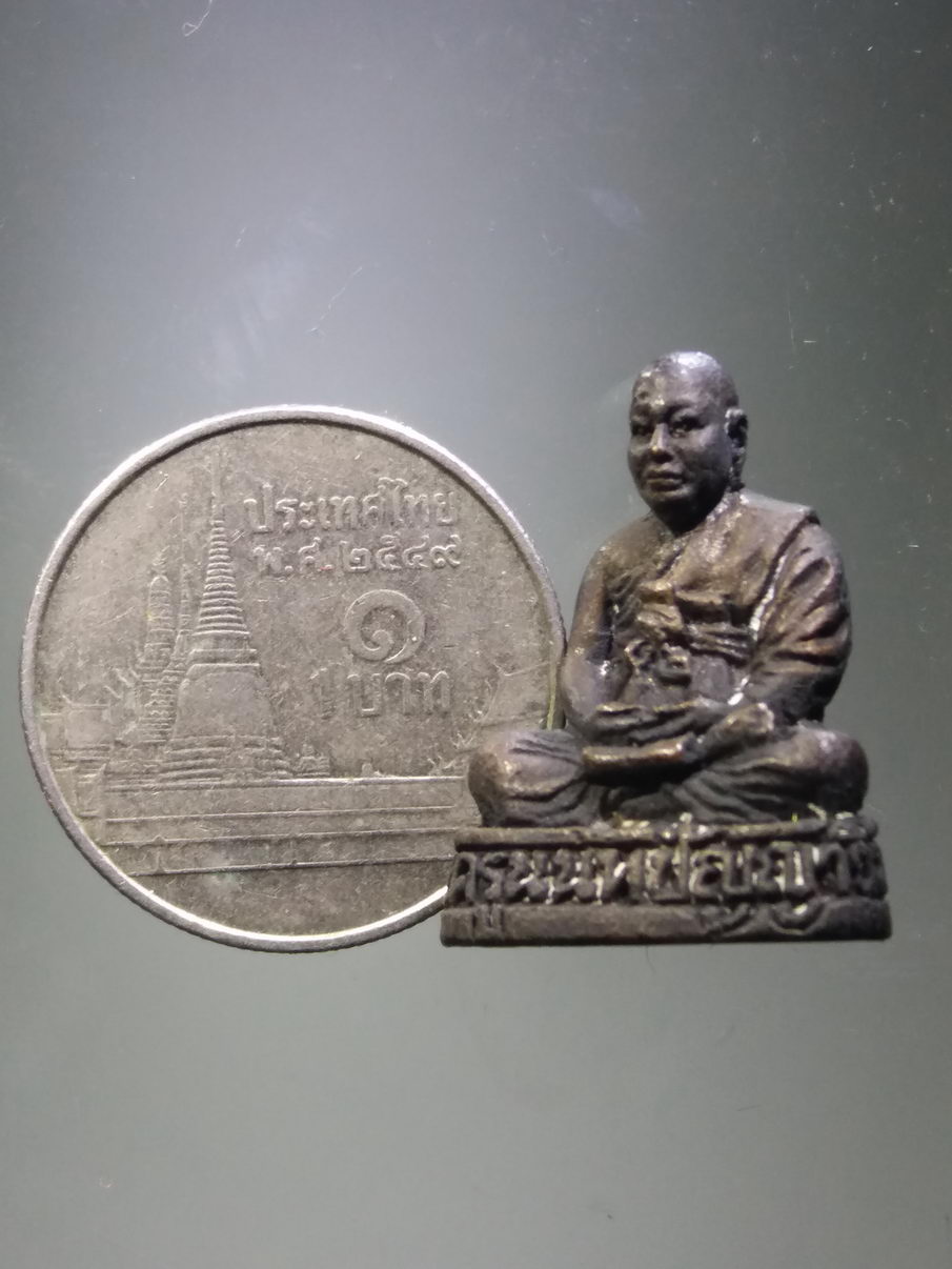 รหัสสินค้า พระมีกล่อง 3889 รูปหล่อโบราณ บรรจุกริ่ง ก้นวงเดือน หลวงพ่อสุเทพ พระครูนนทปัญญาวิมล วัดชลอ อำเภอบางกรวย จังหวัดนนทบุรี สร้างปี 2535