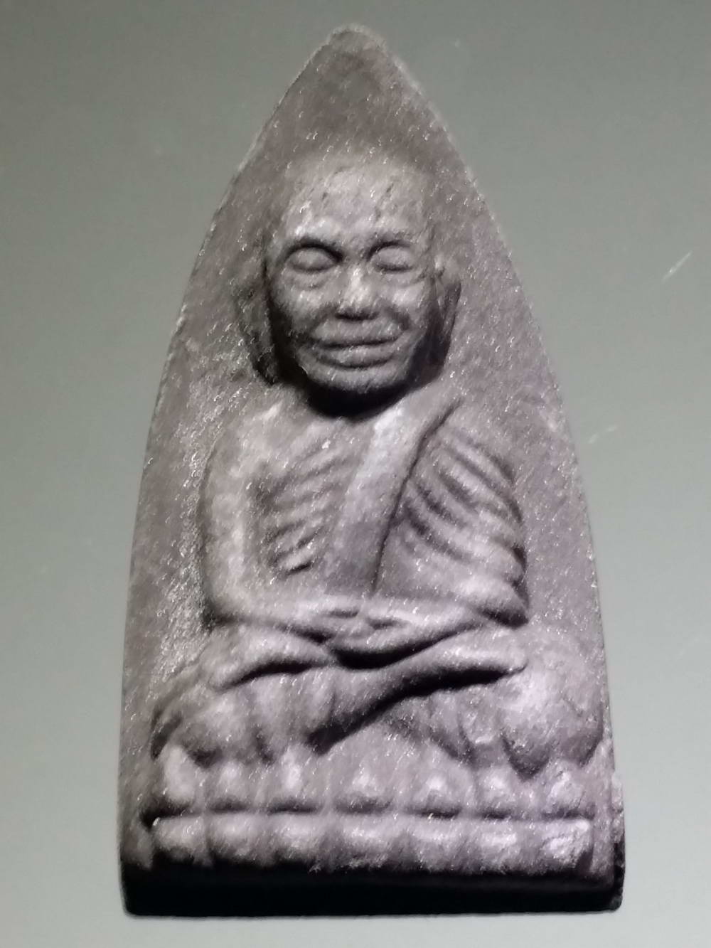 รหัสสินค้า พระมีกล่อง 201 หลวงปู่ทวดเหยียบน้ำทะเลจืด วัดช้างให้ จังหวัดปัตตานี รุ่นปลดหนี้ สร้างปี 2542