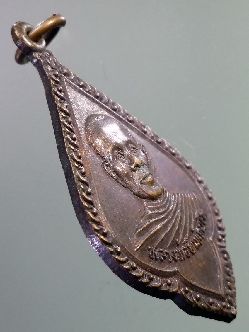 รหัสสินค้า เหรียญคณาจารย์ 7227 เหรียญหลวงพ่อพิมพ์ จนฺโท วัดโพธิ์ทอง อำเภอประทาย จังหวัดนครราชสีมา สร้างปี 2523 ปลุกเสกพิธีเสาร์ 5 พระรายการนี้ให้เช่าบูชาแล้ว