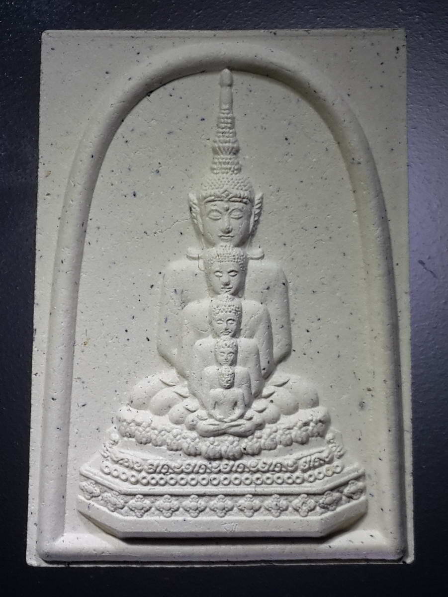 รหัสสินค้า พระมีกล่อง 319 พระพุทธเจ้า 5 พระองค์ เนื้อผง วัดพระธาตุผาซ่อนแก้ว อำเภอเขาค้อ จังหวัดเพชรบูรณ์ สร้างปี 2562 พระรายการนี้ให้เช่าบูชาแล้ว