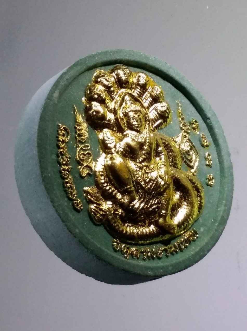 รหัสสินค้า จตุคามรามเทพ 888 จตุคามรามเทพ - เจ้าพ่อเจ้าแม่ รุ่นบ่วงสื่อเฮง เนื้อว่านเขียวปิดทองคำเปลว สร้างปี 2551