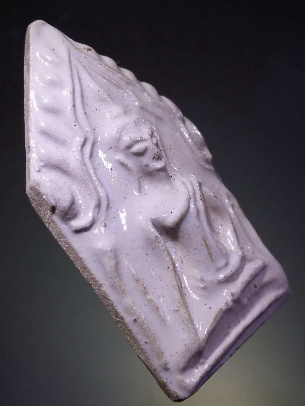 รหัสสินค้า พระไม่ทราบที่ 243 พระขุนแผนเคลือบ พิมพ์ห้าเหลี่ยมอกใหญ่ ไม่ทราบที่ (เนื้อขาวครับ) พระรายการนี้ให้เช่าบูชาแล้ว