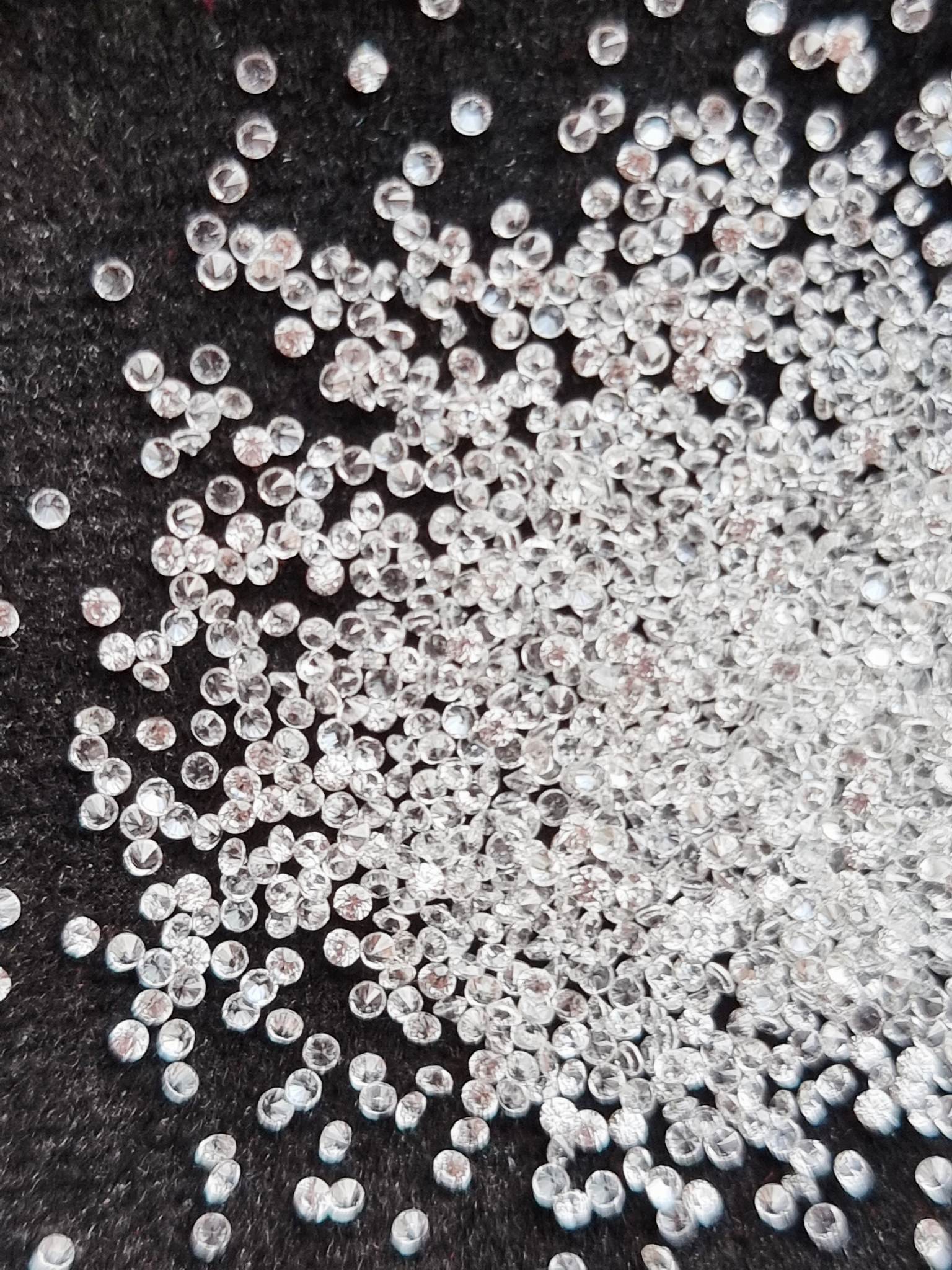 เพทายขาวกลมเจียรเหลี่ยม Size 1.0 มม. 1 กะรัต