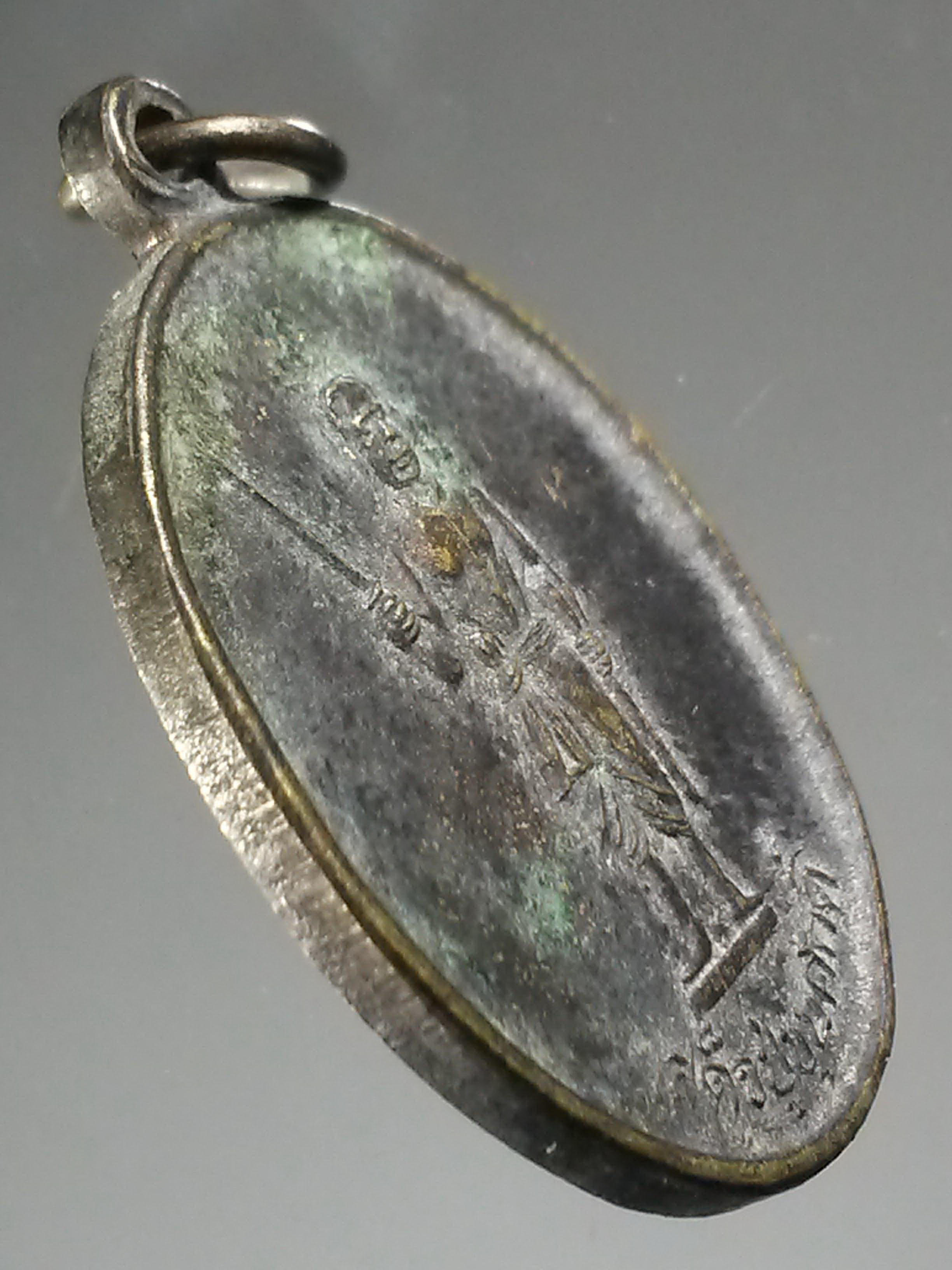 รหัสสินค้า พระมหากษัตริย์ และบุคคลสำคัญ 193 เหรียญเสด็จปู่ขุนศักดิ์ หลังยันต์พุฒซ้อน เนื้อทองเหลืองรมดำ ไม่ทราบที่