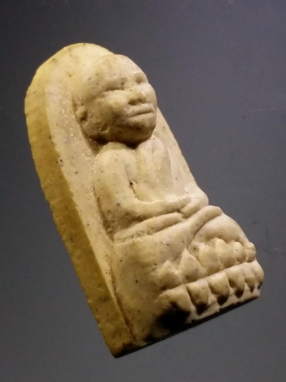 รหัสสินค้า พระมีกล่อง 3825 หลวงปู่ทวดเนื้อผง พิมพ์พระรอด อธิษฐานจิต โดยหลวงปู่ทิม วัดพระขาว อำเภอบางบาล จังหวัดอยุธยา