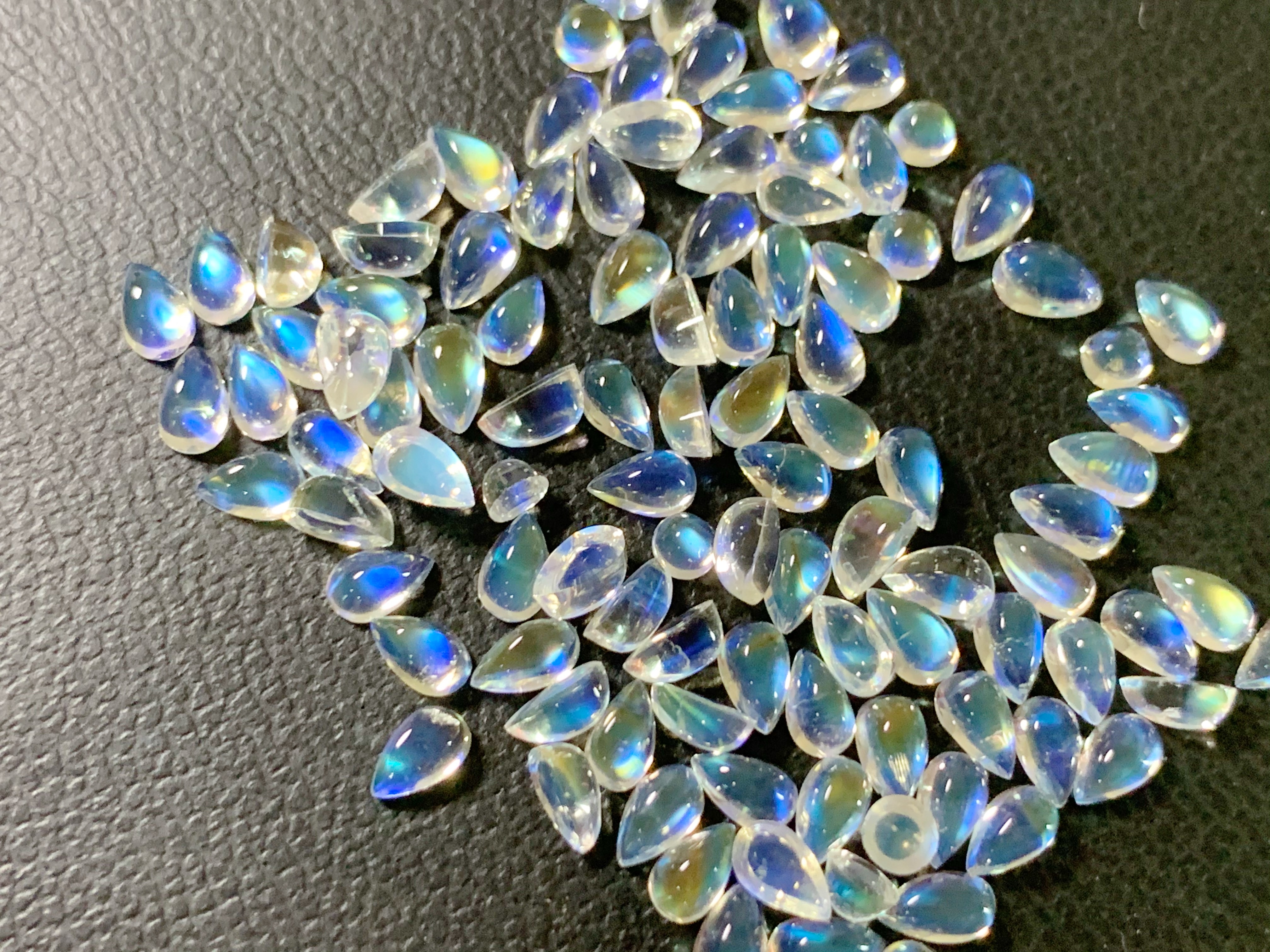 บลูมูนสโตนหยดน้ำ 5x3 mm 1 กะรัต