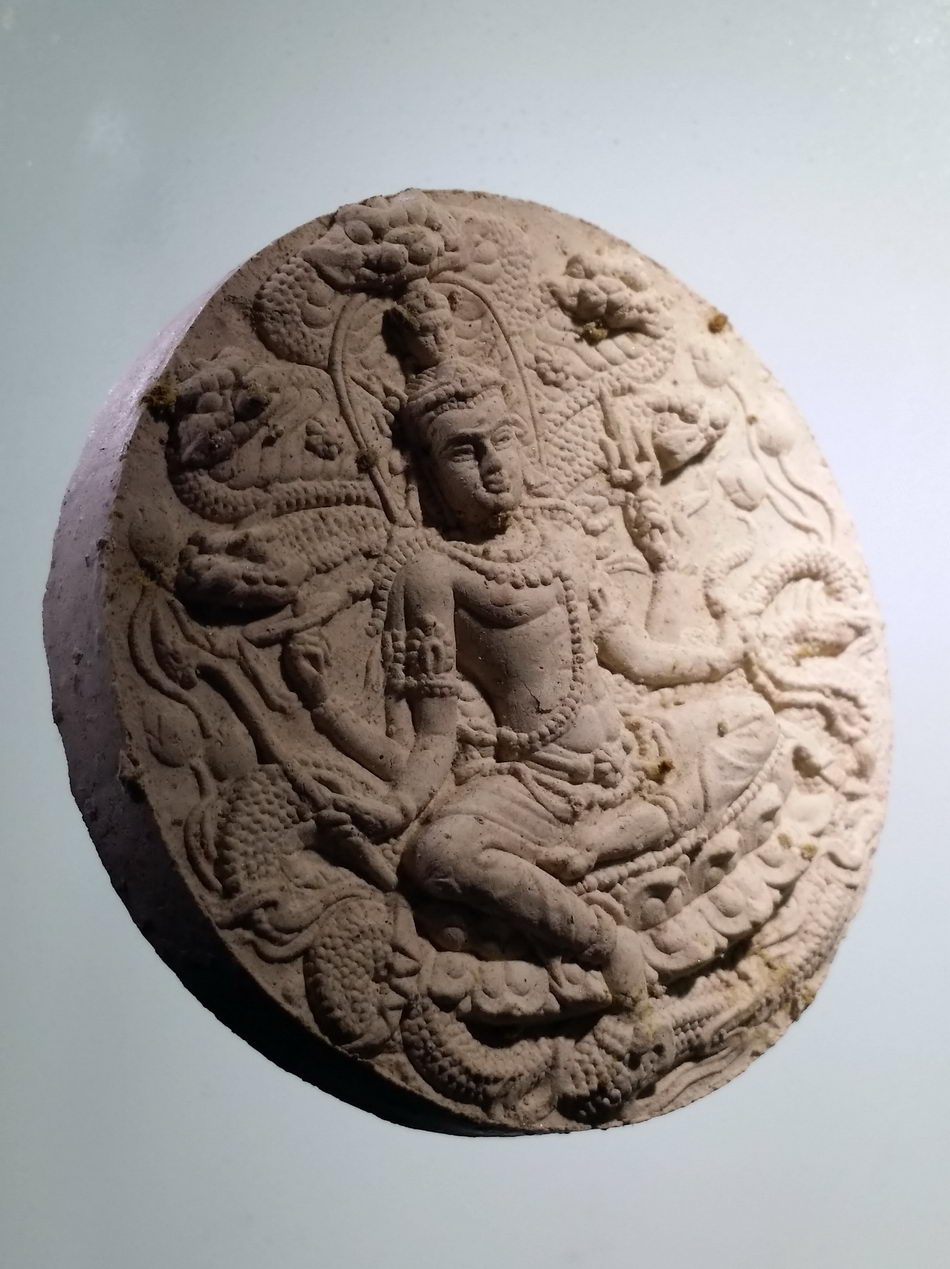 รหัสสินค้า จตุคามรามเทพ 733 พระเทวราชโพธิสัตว์จตุคามรามเทพ รุ่นมหาปาฏิหาริย์มั่งมีทรัพย์ เนื้อว่านผสมผงธูป กล่องแปดเหลี่ยม