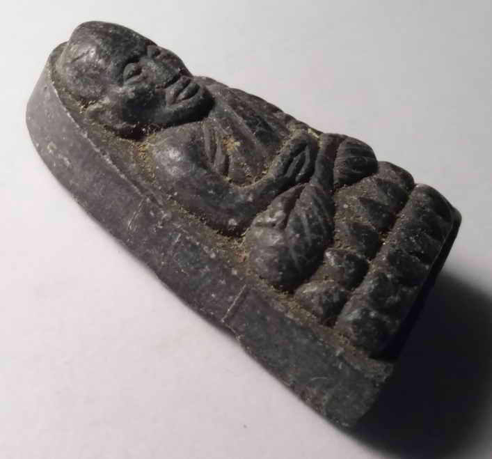 รหัสสินค้า หลวงปู่ทวด วัดต่างๆ 042 หลวงปู่ทวด วัดช้างให้ จังหวัดปัตตานี หลังยันต์นะเฉลียวเพชร พิมพ์เตารีดหัวมน ไม่ทราบปีที่สร้าง