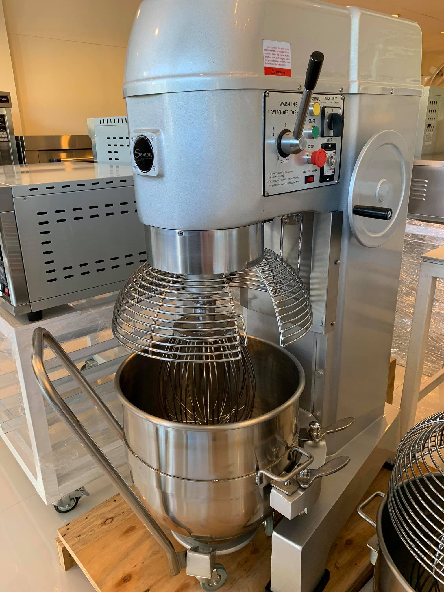 เครื่องผสมอาหาร 3 หัวตี 60 ลิตร Si-MX60