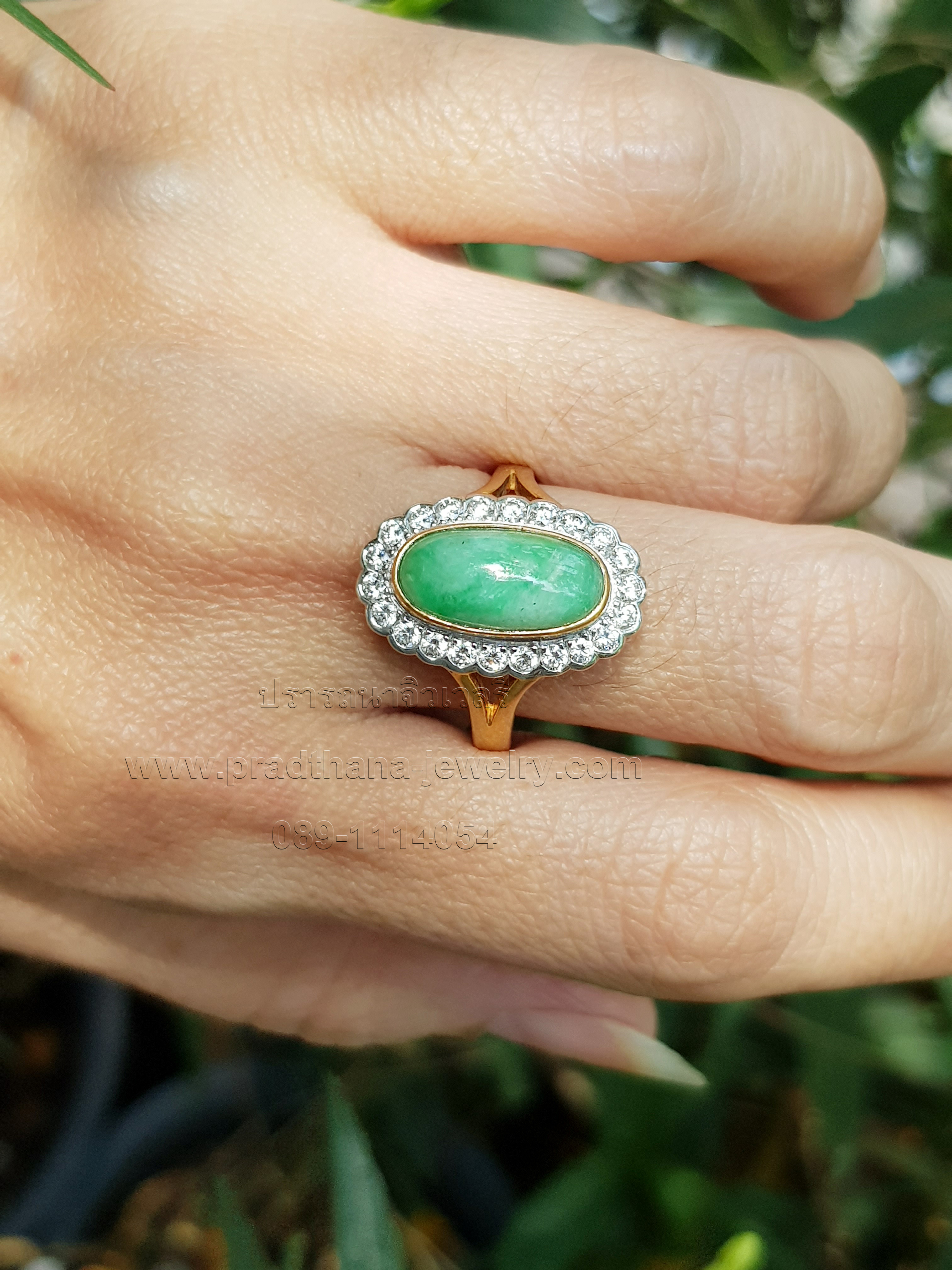 แหวนหยกล้อมเพชร