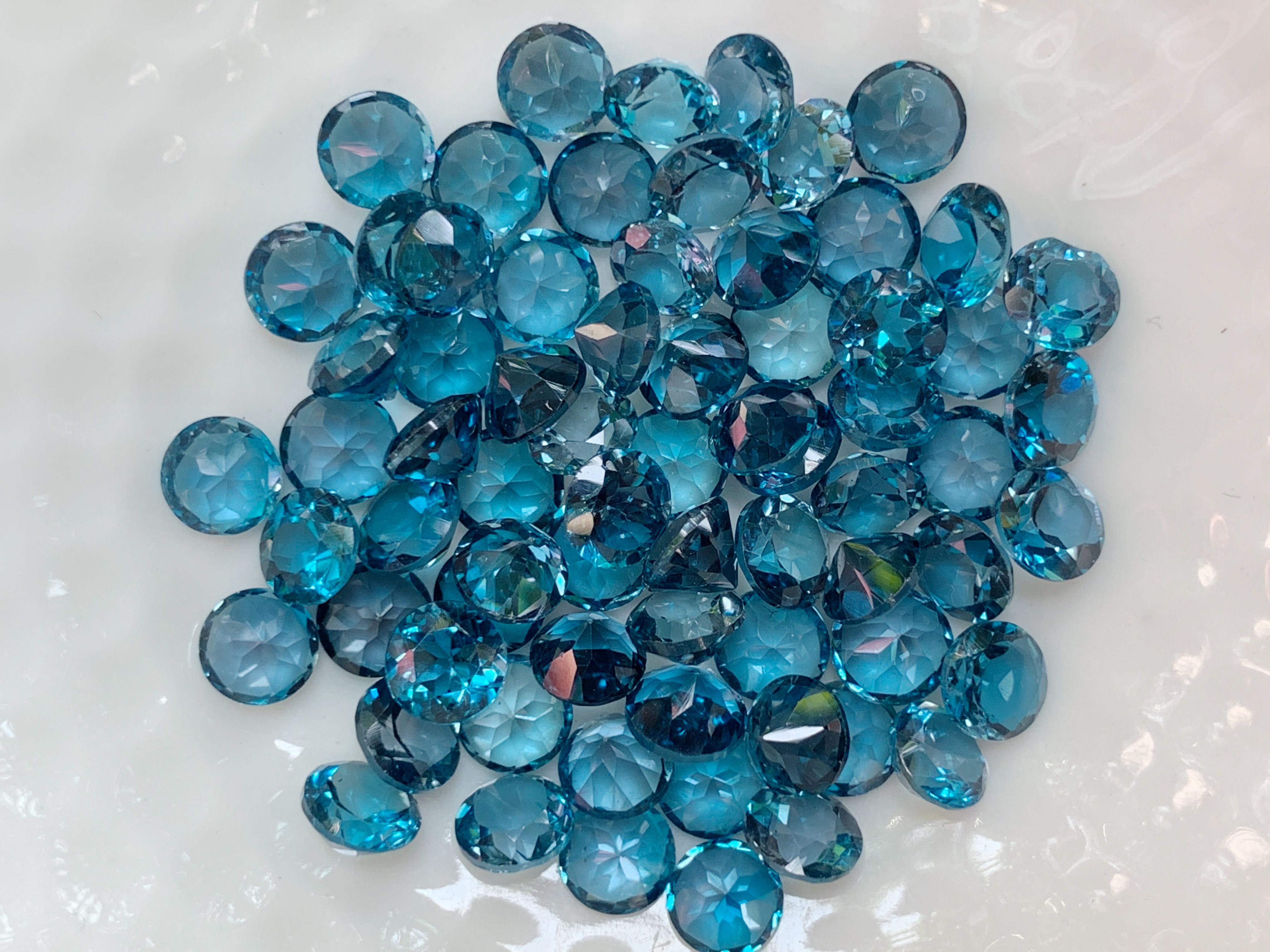 ลอนดอนบลูกลม 5.0 มม. 1 กะรัต