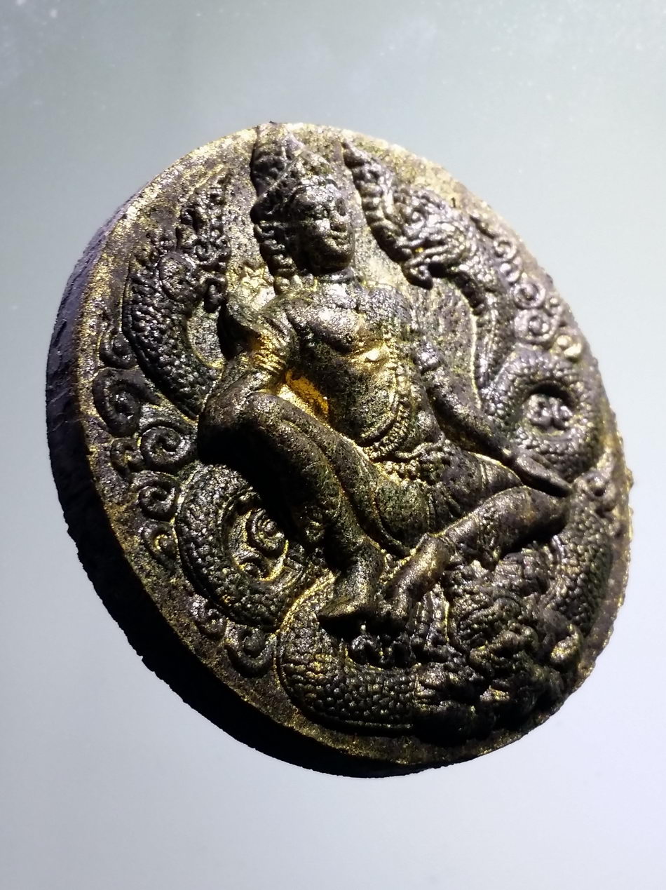 รหัสสินค้า จตุคามรามเทพ 908 พระเทวราชโพธิสัตว์จตุคามรามเทพ เนื้อว่านดำปัดทอง ฝังตะกรุด โรยผงตะไบ รุ่นมหาเศรษฐีบุญฤทธิ์ หลวงพ่อจอน วัดบุญฤทธิ์ จังหวัดนครราชสีมา จัดสร้าง ปี 2550