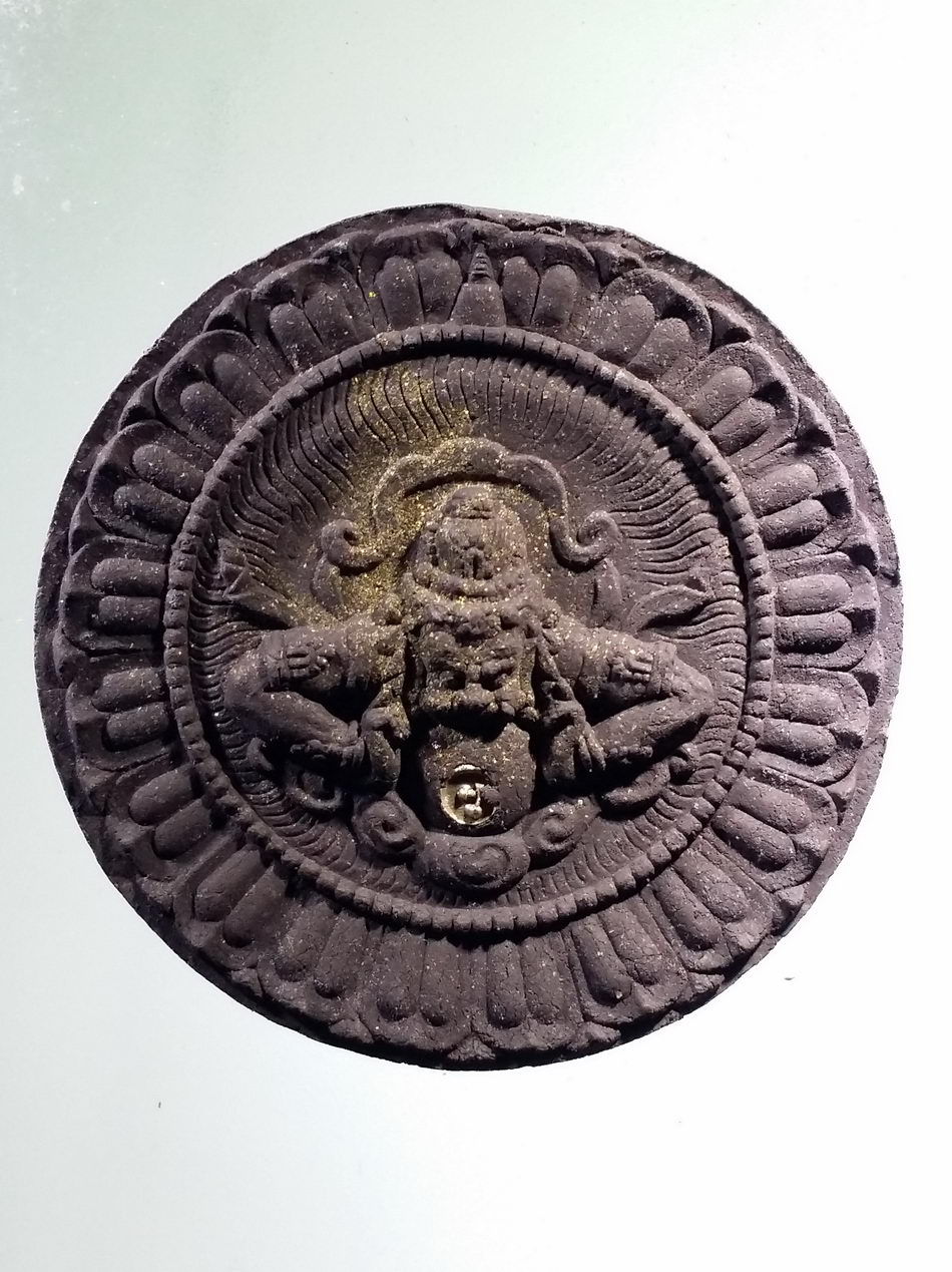 รหัสสินค้า จตุคามรามเทพ 805 พระเทวราชโพธิสัตว์จตุคามรามเทพ รุ่นมหาปาฏิหาริย์มั่งมีทรัพย์ เนื้อว่านกากยายักษ์โรยผงตะไบ ฝังโค๊ต นะโมเงิน กล่องแปดเหลี่ยม