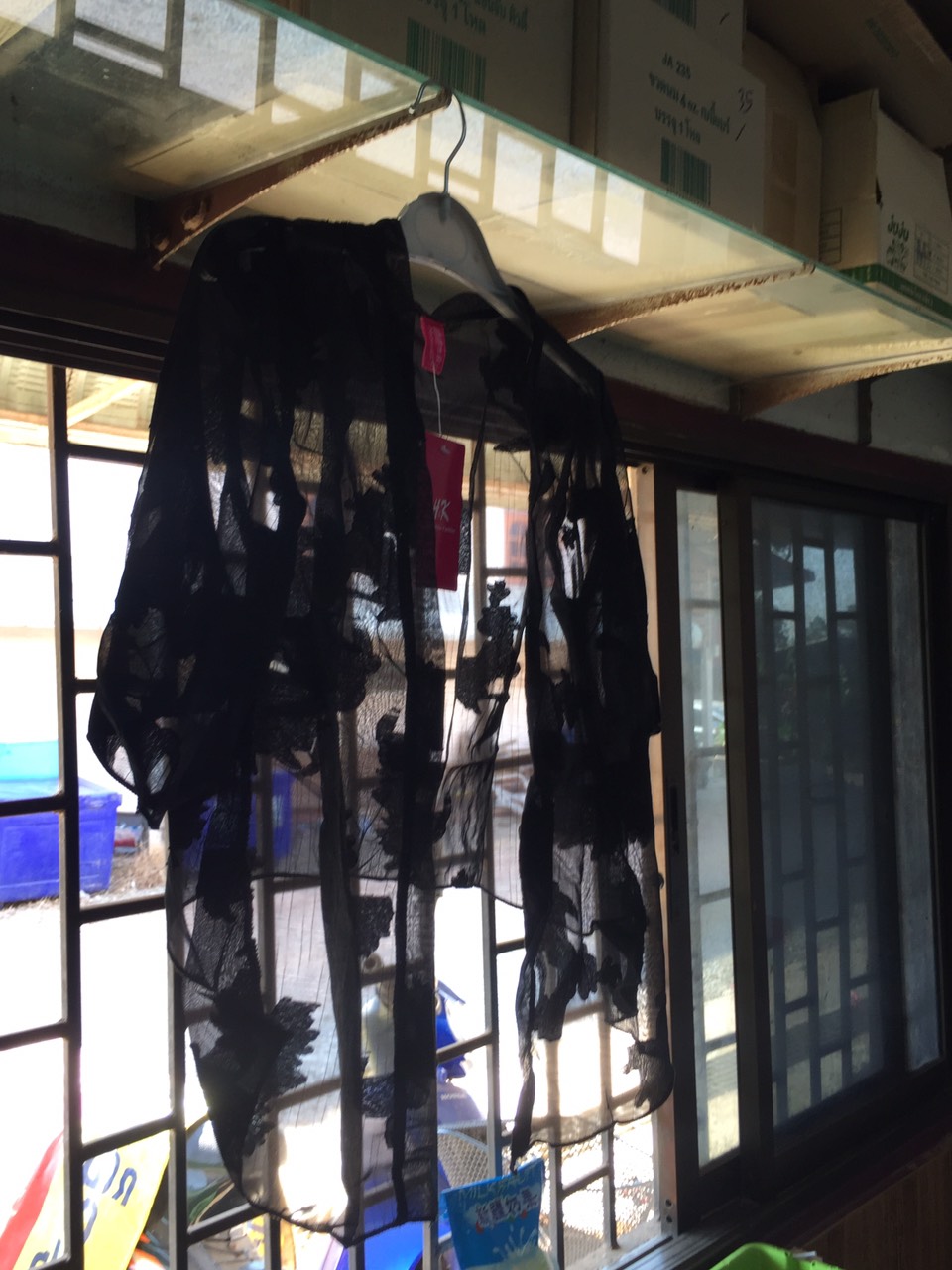 sh5110- เสื้อคลุมสวยทุกโอกาส มีสีขาว และสีดำ ผ้าซีทรูลายดอกไม้พลิ้วสวยทิ้งตัวเบาสบาย (มีจำนวนจำกัด หมดแล้วหมดเลย)