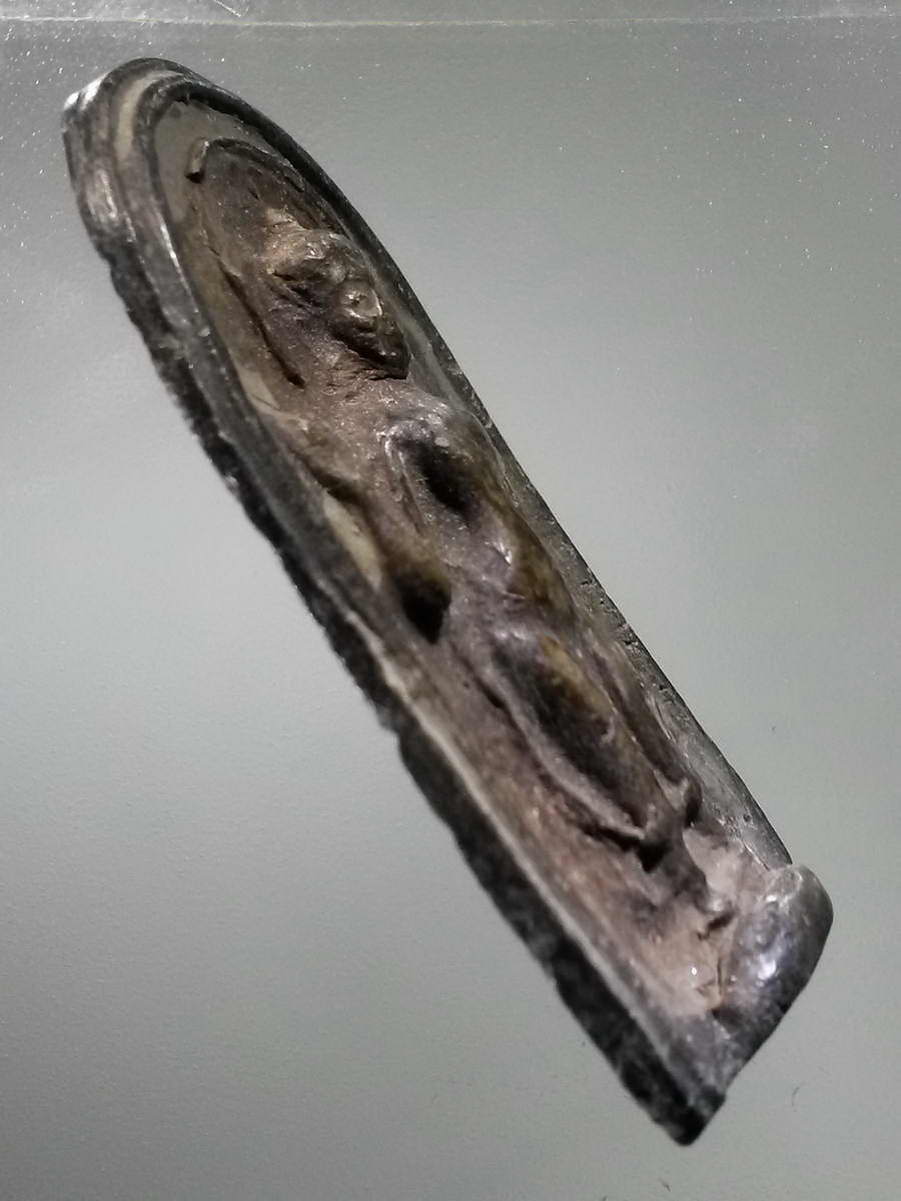 รหัสสินค้า พระไม่ทราบที่ 479 พระเนื้อดินเผา ปางลีลา ไม่ทราบที่ น่าจะเป็นพระกรุ แต่บางคนดูเป็นพระเกจิ พระรายการนี้ให้เช่าบูชาแล้ว