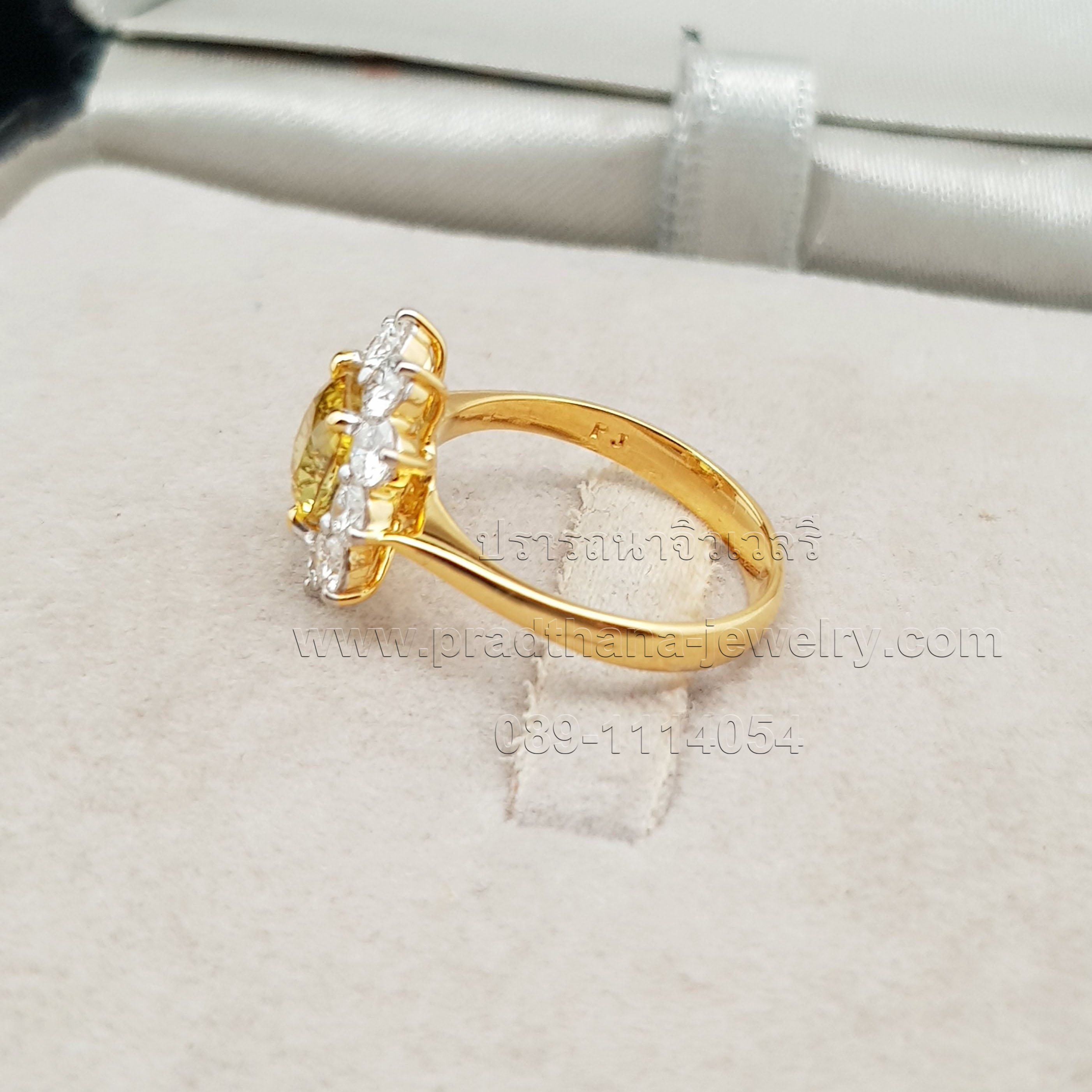 แหวนบุษราคัมล้อมเพชร