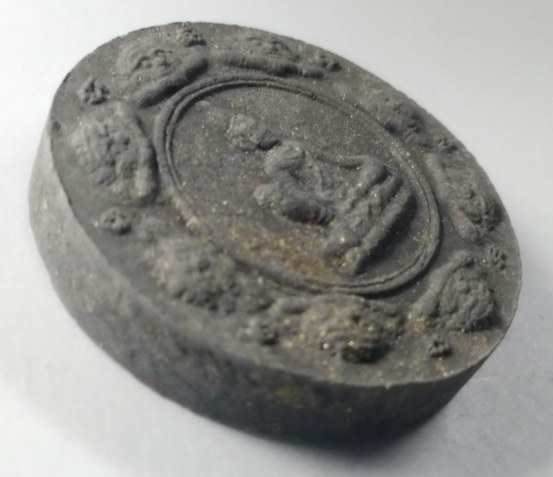 รหัสสินค้า จตุคามรามเทพ 048 พระเทวราชโพธิสัตว์ ท้าวจตุคามรามเทพ รุ่นมงคลบารมี รวยเงินรวยทอง เนื้อว่านกากยายักษ์โรยผงตะไบชนวนพระบูชา มาพร้อมกล่องเดิม จตุคามรามเทพรายการนี้ให้เช่าบูชาแล้ว