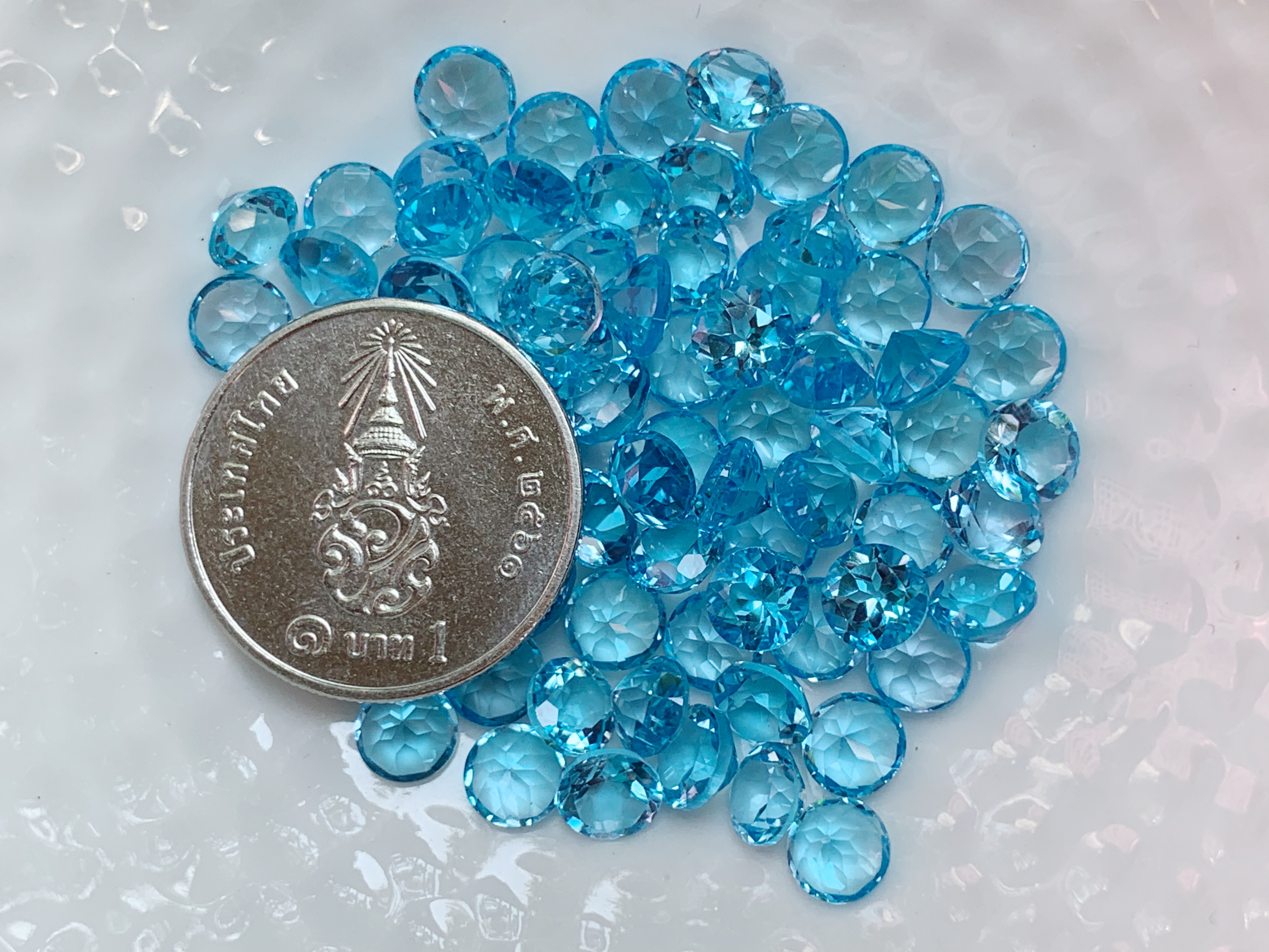 บลูโทปาสกลม 5.0 มม. 5 กะรัต