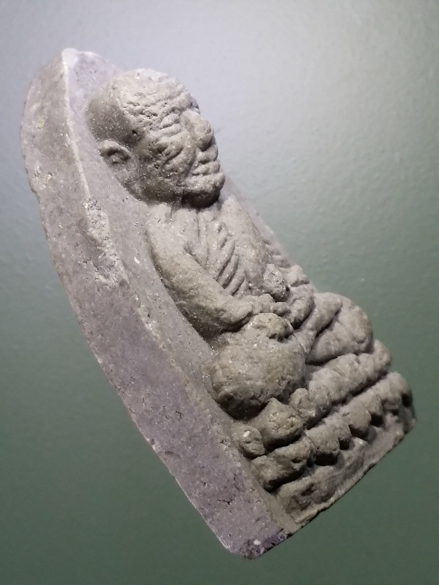 รหัสสินค้า หลวงปู่ทวด วัดต่างๆ 460 หลวงปู่ทวด เนื้อผง พิมพ์ถือลูกแก้วกายสิทธิ์ หลังอูม วัดช้างให้ จังหวัดปัตตานี ไม่ทราบปีที่สร้าง