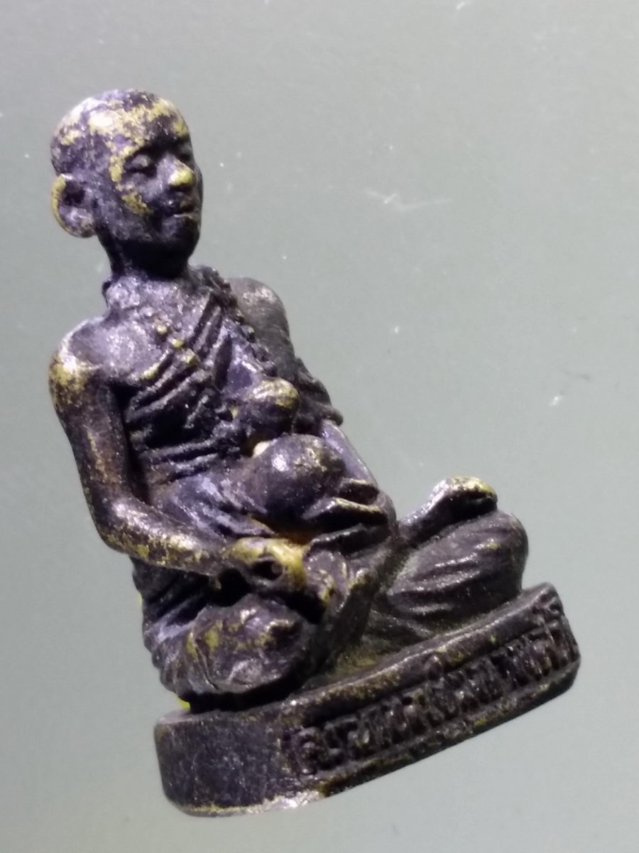 Antig Pim 105 รูปหล่อครูบาเจ้าบุญชุ่ม ญาณสังวโร เนื้อทองเหลืองรมดำ หล่อตัน สร้างปี 2539