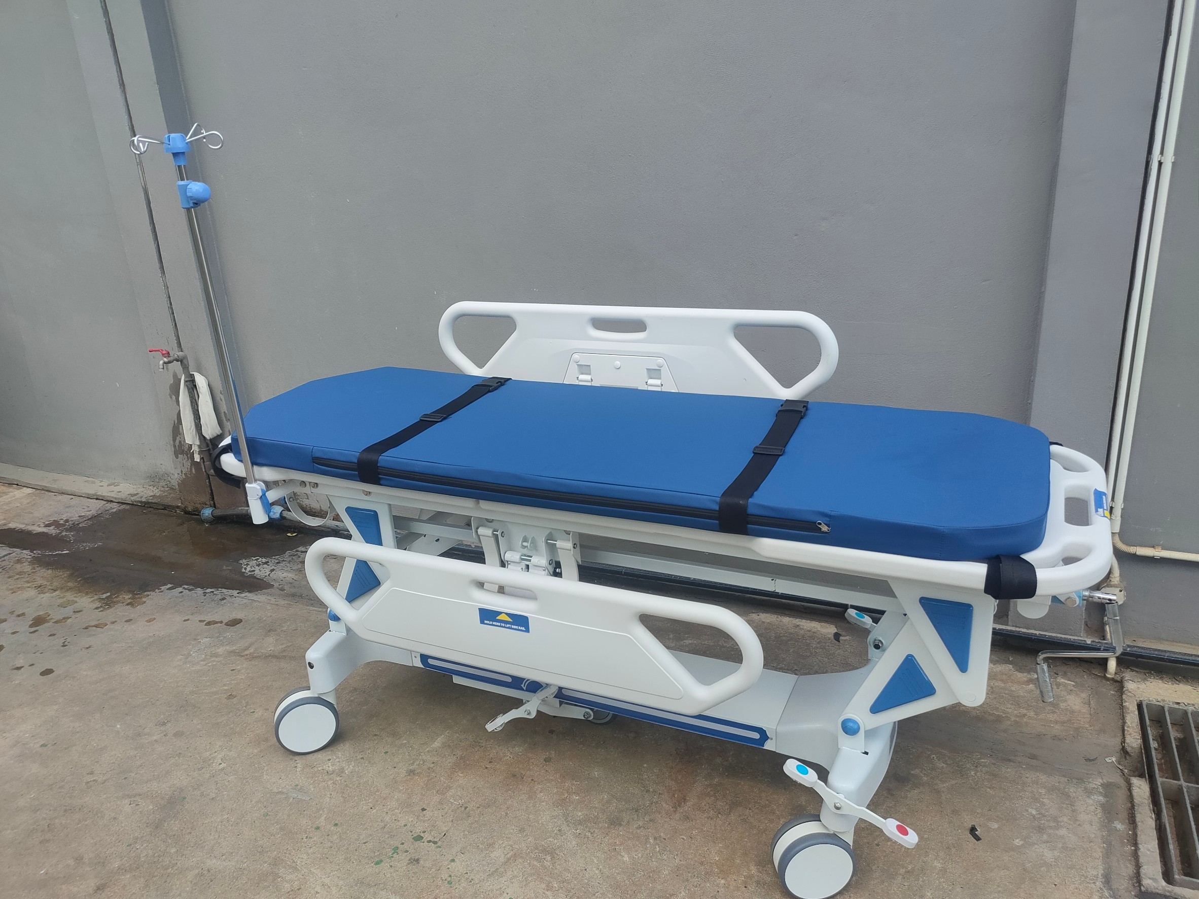 รถเข็นเปลเคลื่อนย้ายผู้ป่วย รุ่น CH-TC-04(i) (PATIENT STRETCHER TROLLEY)