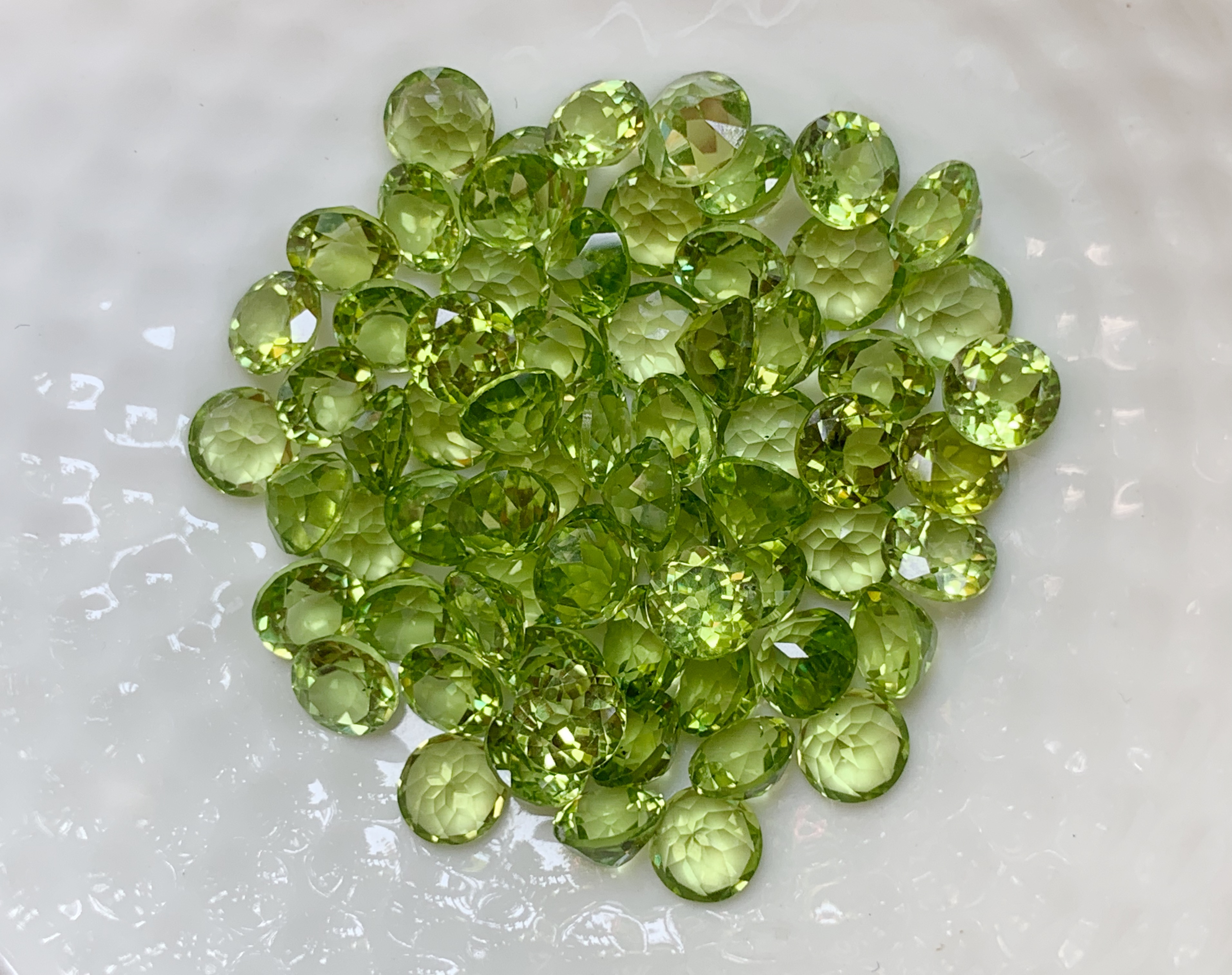 เพอริดอทกลม 5.5 มม. 5 กะรัต