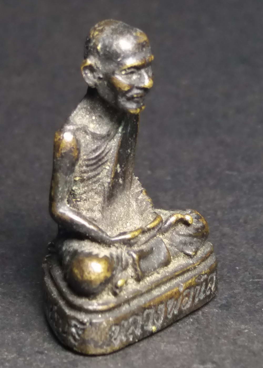 รหัสสินค้า พระกริ่ง พระหล่อ 158 รูปหล่อหลวงพ่อนิล วัดกุฏิ จังหวัดเพชรบุรี เนื้อทองเหลืองรมดำหล่อตัน