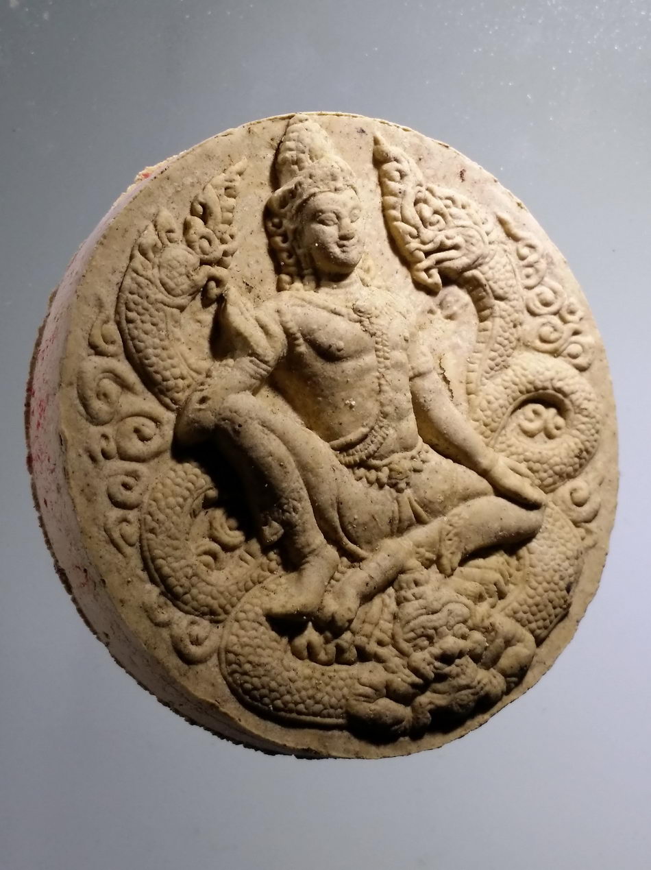 รหัสสินค้า จตุคามรามเทพ 911 พระเทวราชโพธิสัตว์จตุคามรามเทพ เนื้อว่านขาวโรยผงตะไบ รุ่นมหาเศรษฐีบุญฤทธิ์ หลวงพ่อจอน วัดบุญฤทธิ์ จังหวัดนครราชสีมา จัดสร้าง ปี 2550