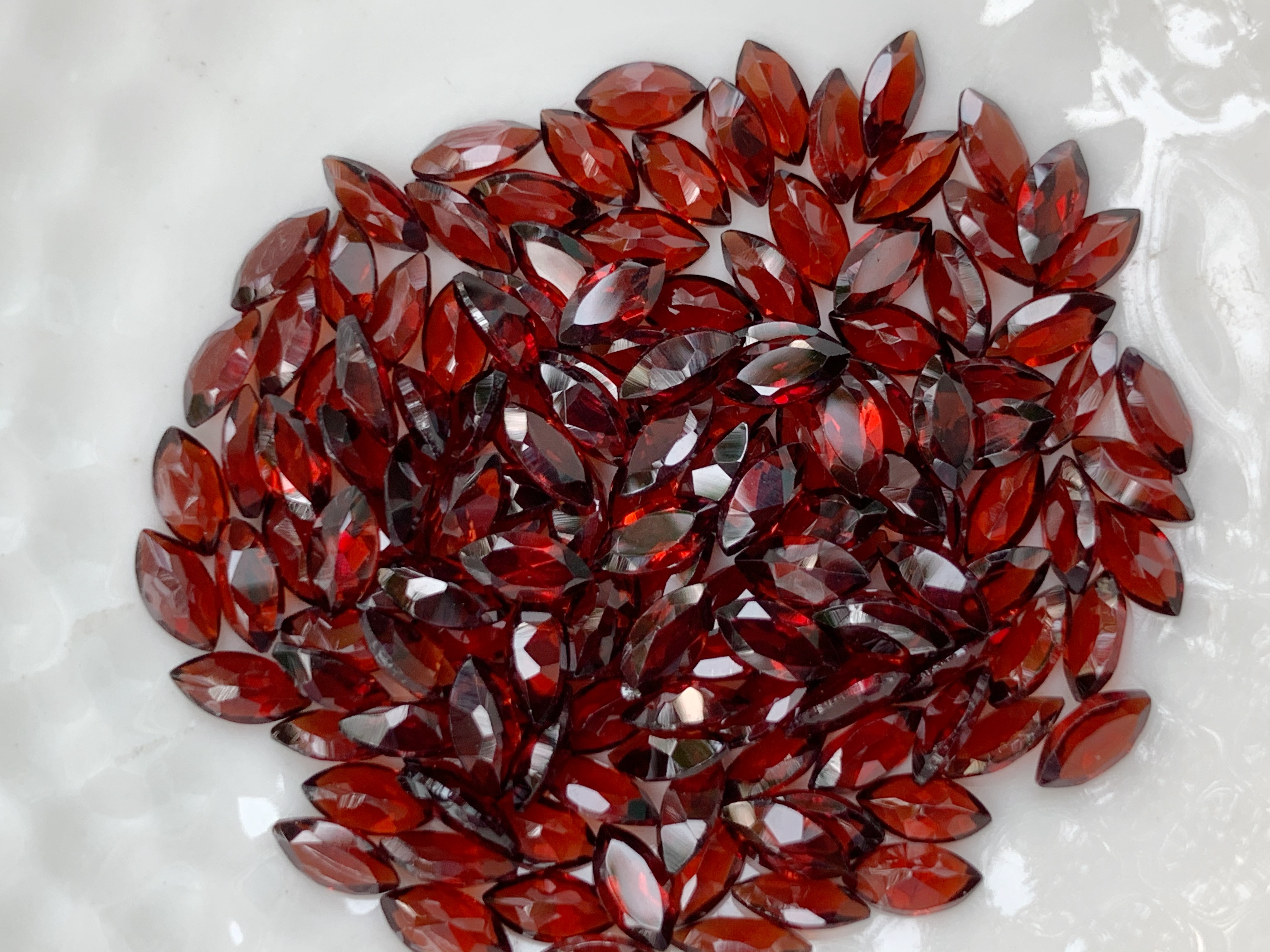 โกเมนมาคี 5x2.5mm. 5 กะรัต